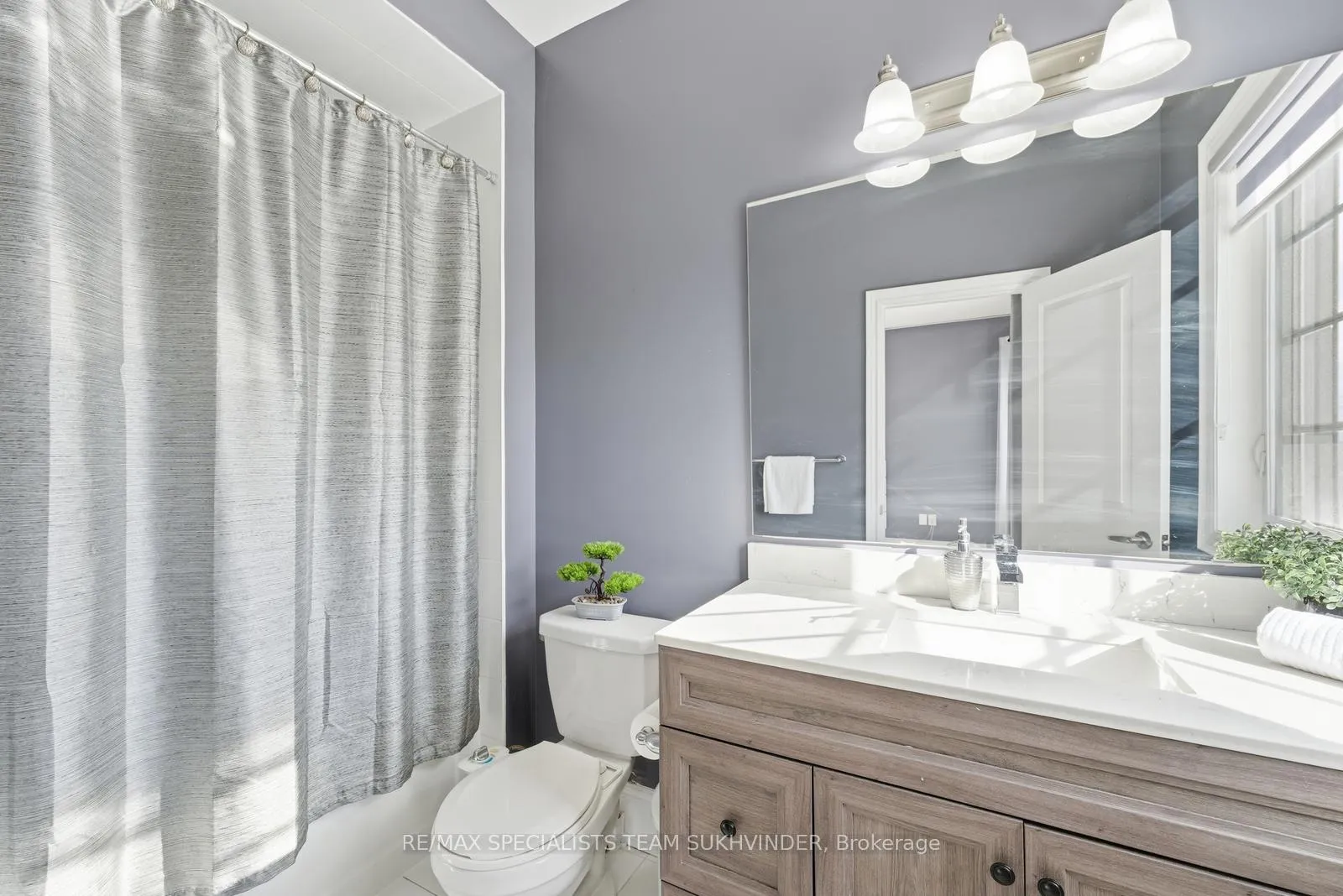 Photo 27 of 102 Belladonna Circle, Brampton, Toronto Gore Rural Estate — HOMEH