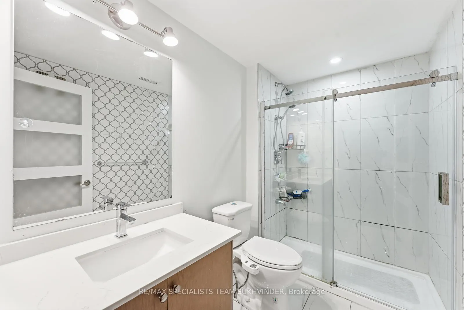 Photo 34 of 102 Belladonna Circle, Brampton, Toronto Gore Rural Estate — HOMEH