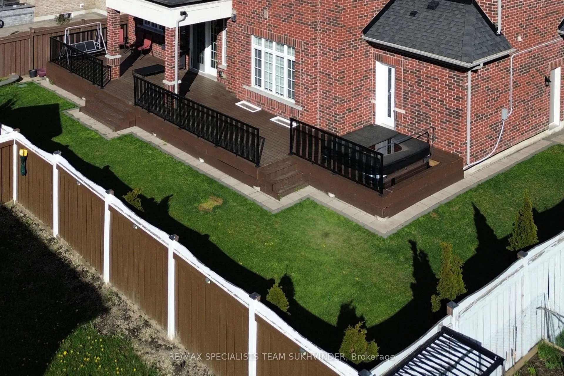Photo 36 of 102 Belladonna Circle, Brampton, Toronto Gore Rural Estate — HOMEH