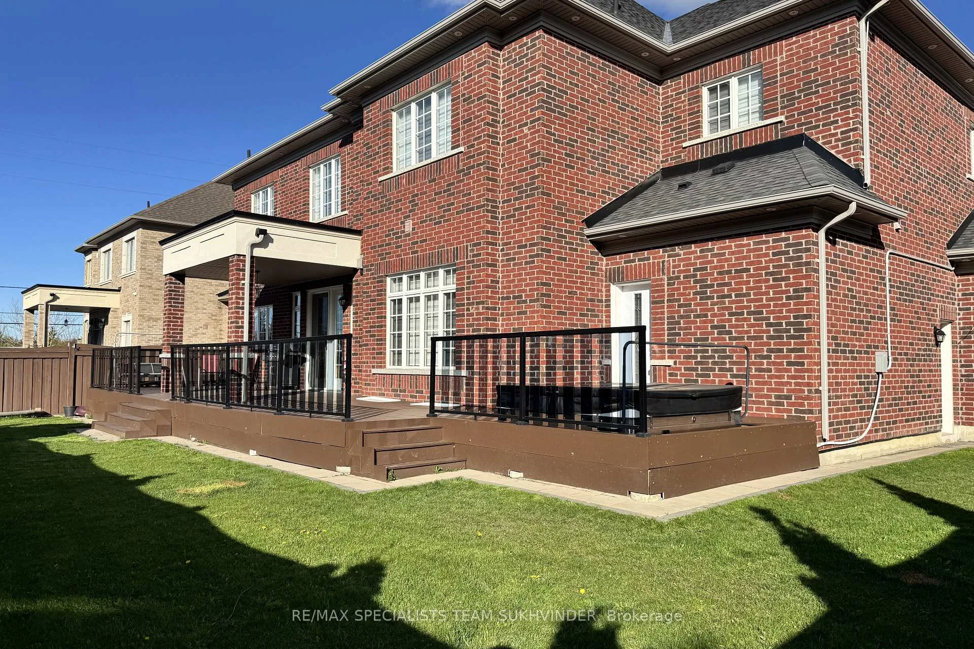 Photo 37 of 102 Belladonna Circle, Brampton, Toronto Gore Rural Estate — HOMEH