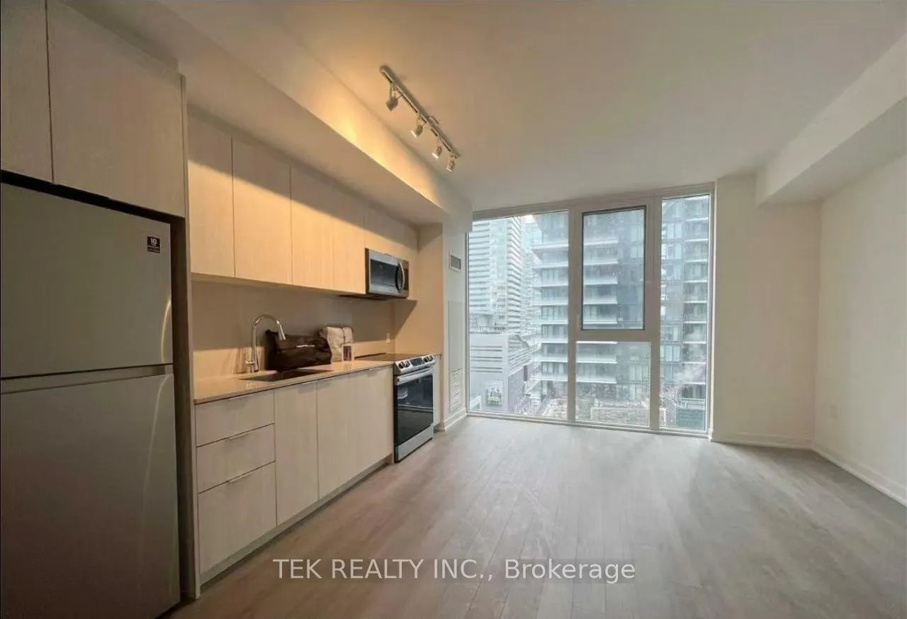 Photo 5 of Unit 1004, 357 King Street W, Toronto, Waterfront Communities — HOMEH