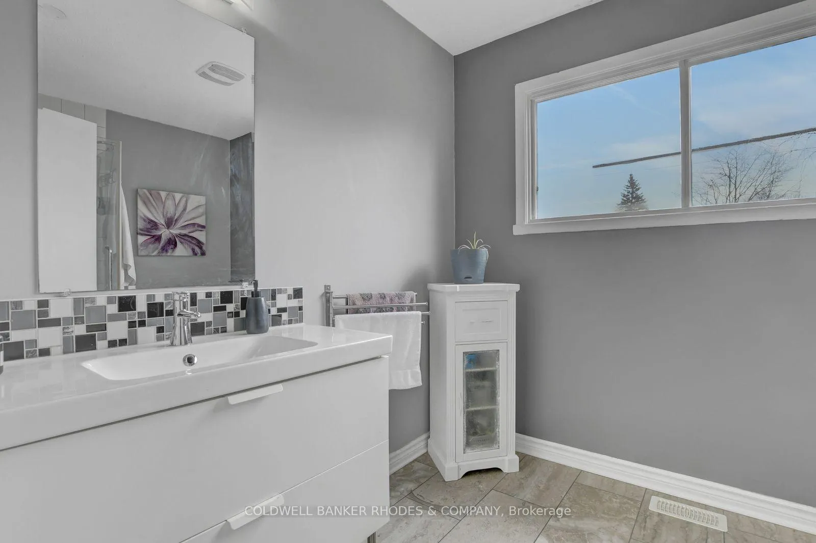 Photo 13 of 2424 Heaton Avenue, Ottawa, Hawthorne Meadows — HOMEH