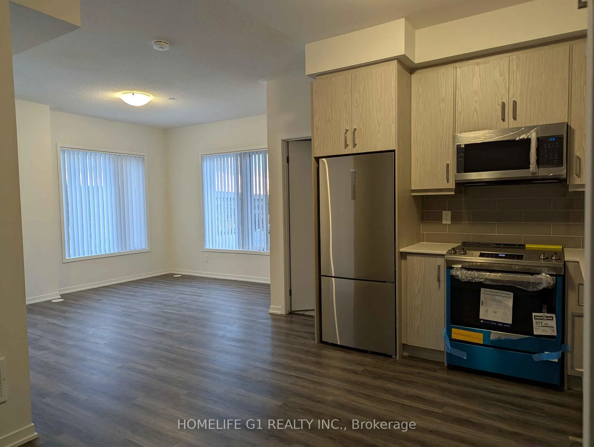 Photo 5 of 150 Honeycrisp Crescent, Vaughan, Vaughan Corporate Centre — HOMEH
