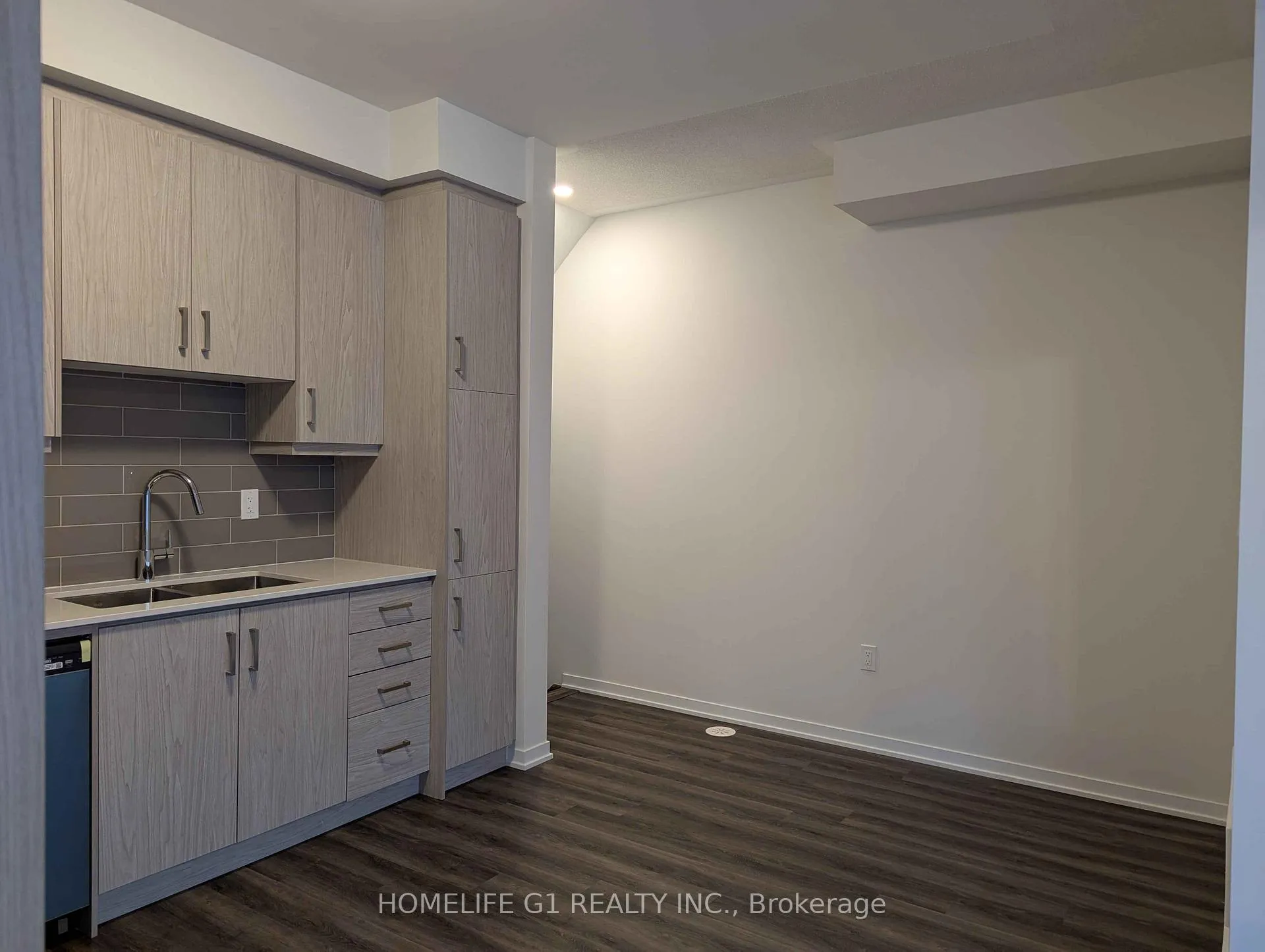 Photo 6 of 150 Honeycrisp Crescent, Vaughan, Vaughan Corporate Centre — HOMEH