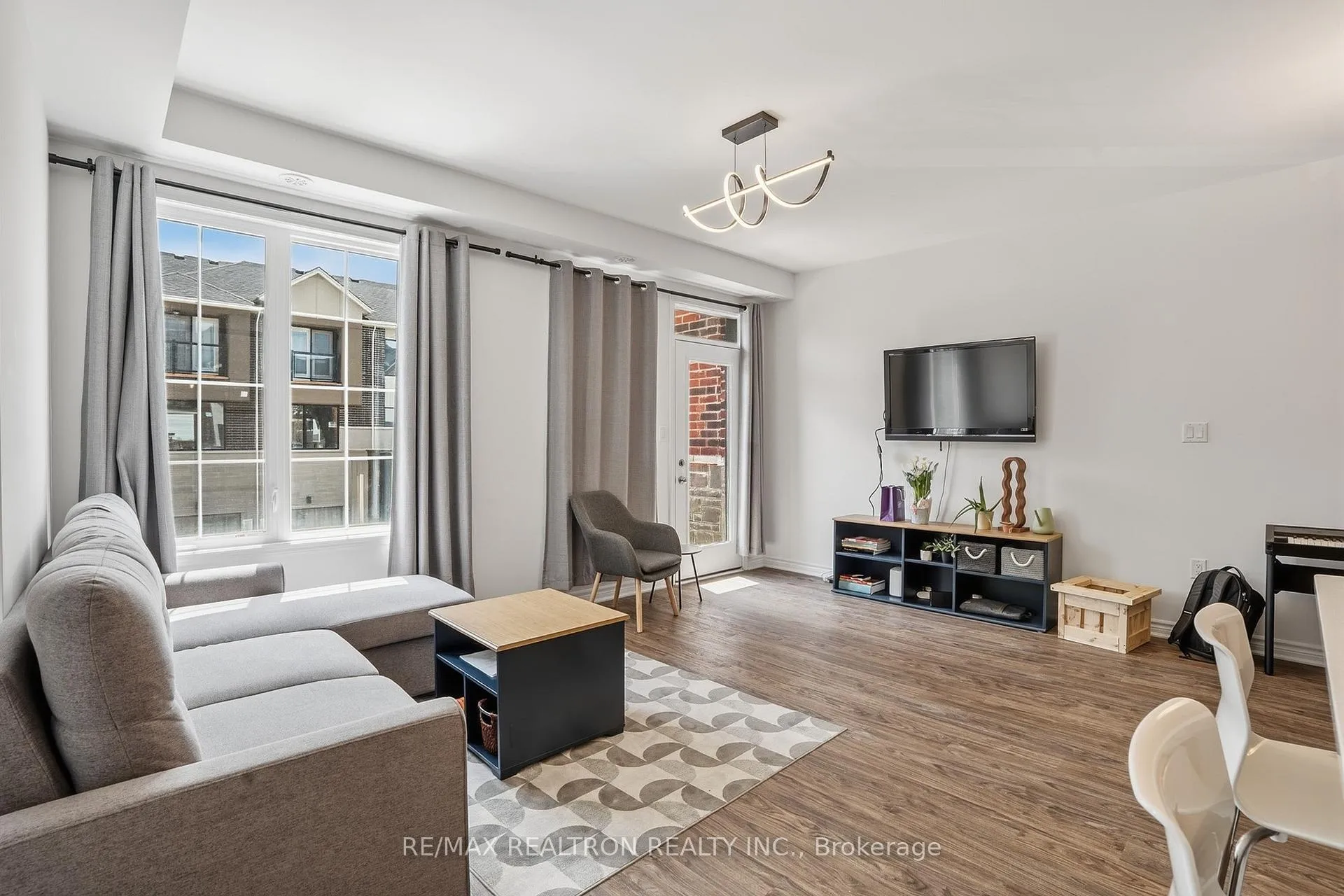 Photo 9 of 97 Pearen Lane, Barrie, Rural Barrie Southwest — HOMEH