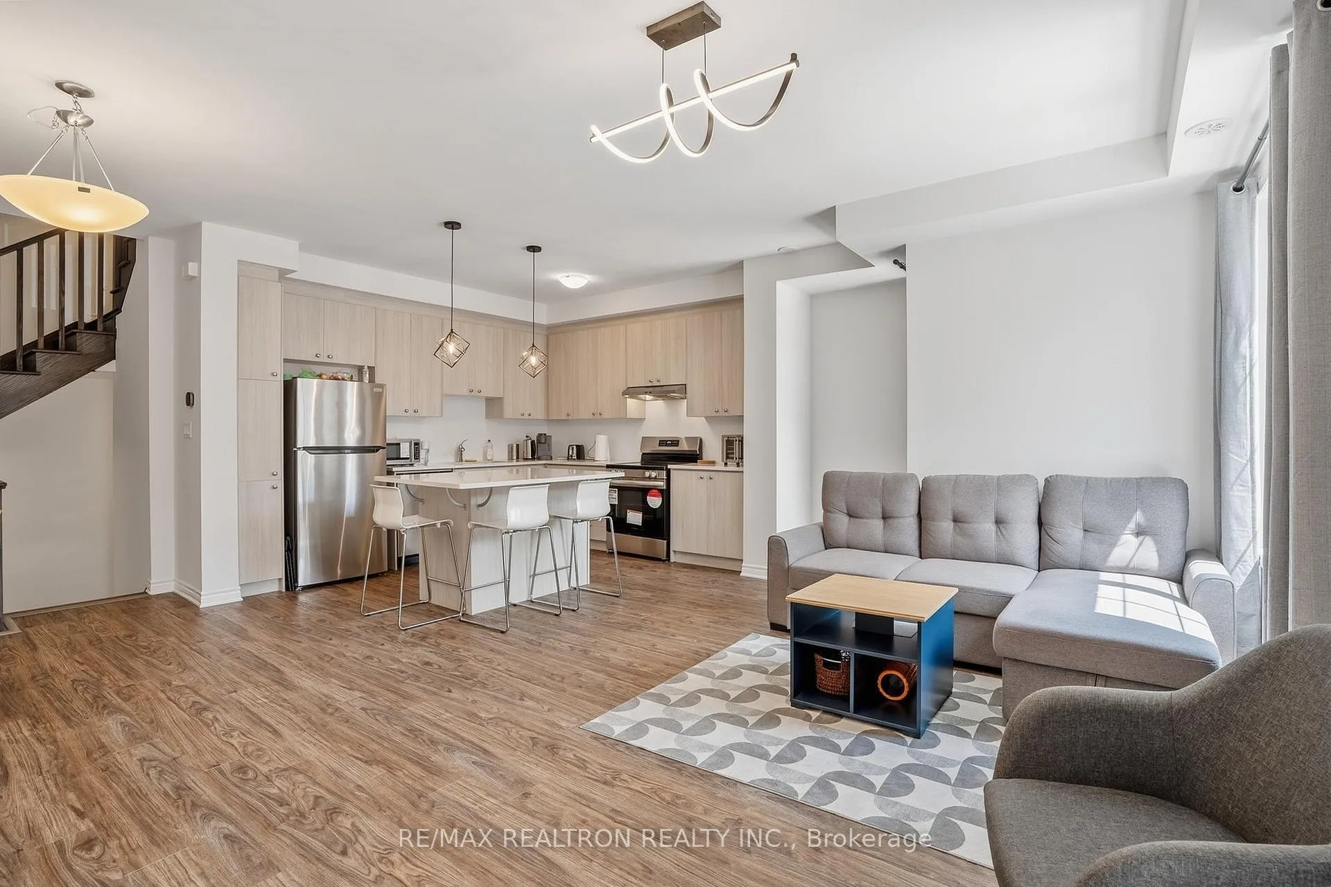 Photo 10 of 97 Pearen Lane, Barrie, Rural Barrie Southwest — HOMEH