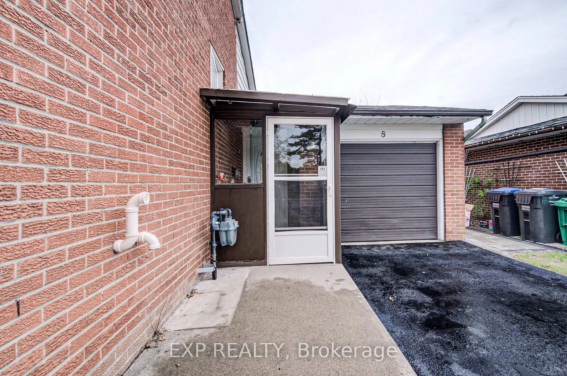 Photo 3 of 8 Sanford Crescent, Brampton, Northwood Park — HOMEH
