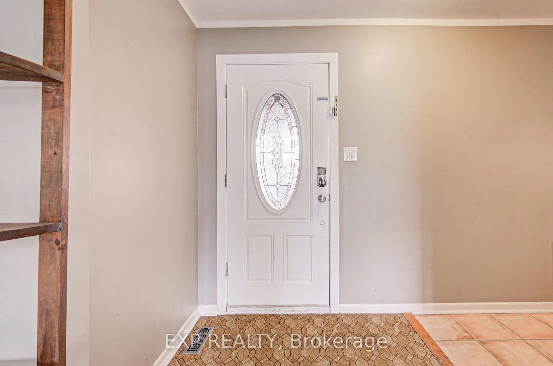 Photo 5 of 8 Sanford Crescent, Brampton, Northwood Park — HOMEH