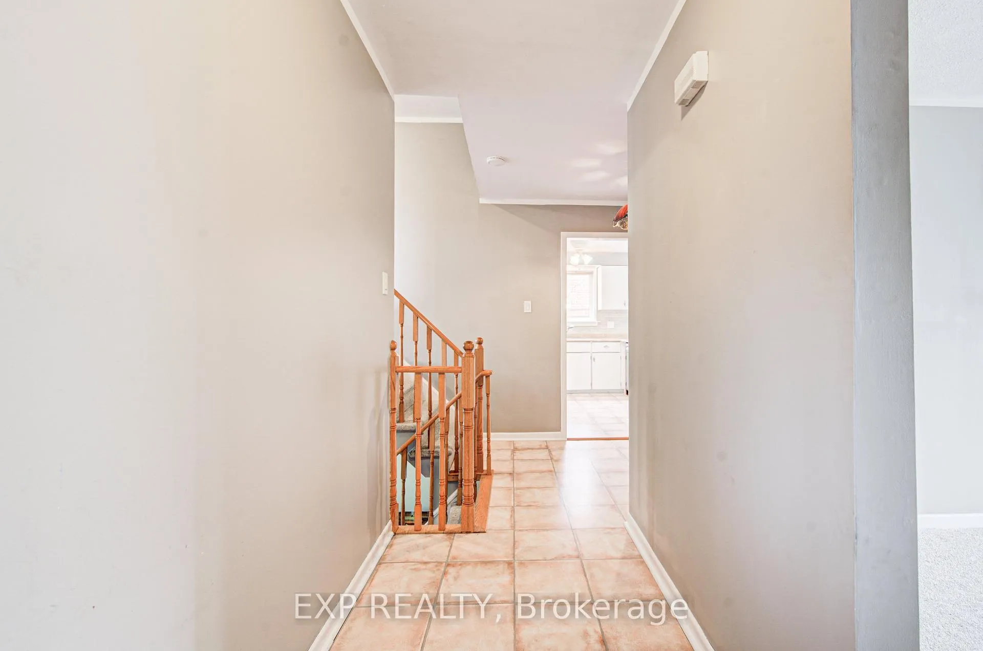Photo 6 of 8 Sanford Crescent, Brampton, Northwood Park — HOMEH