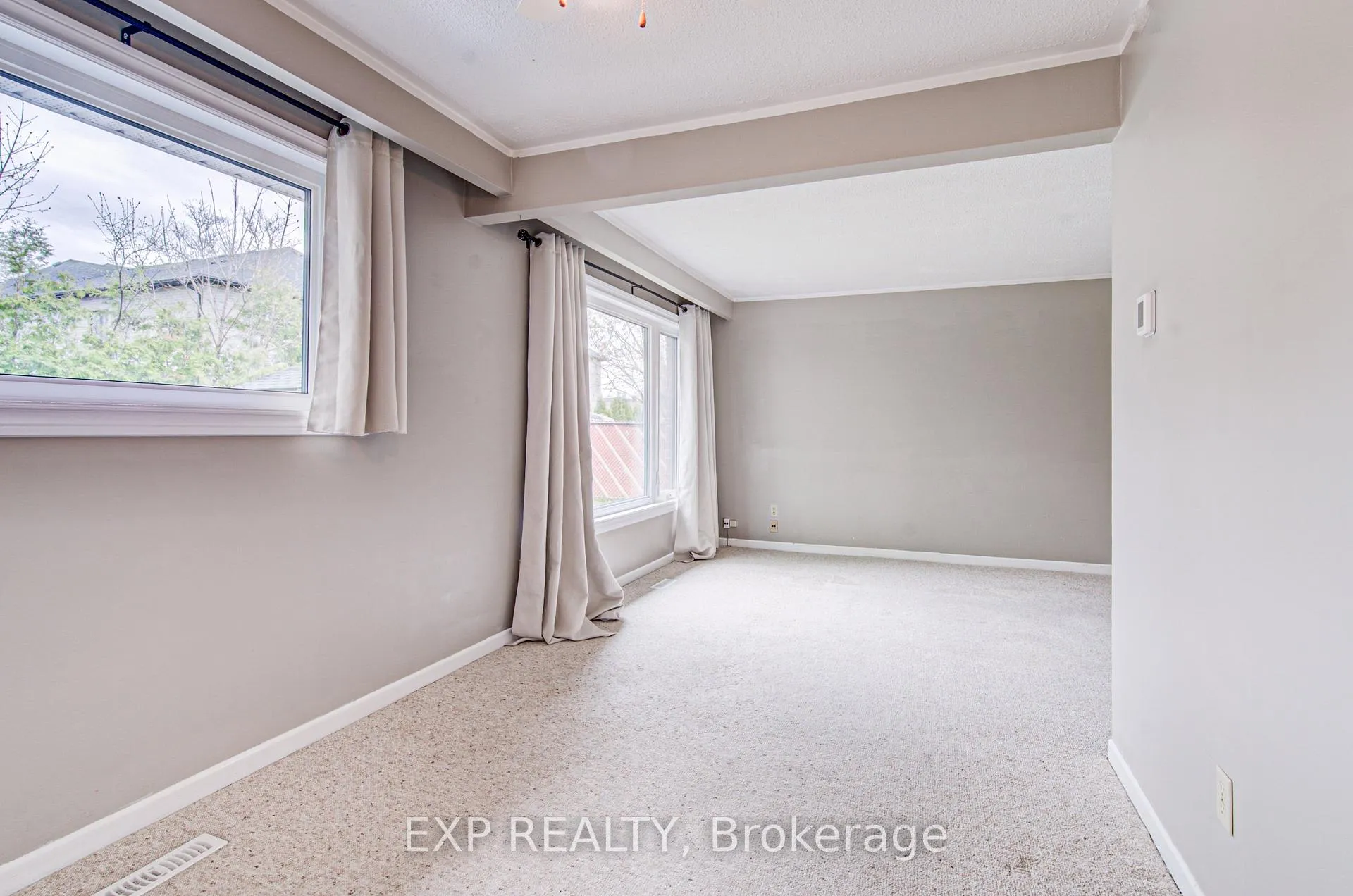 Photo 9 of 8 Sanford Crescent, Brampton, Northwood Park — HOMEH