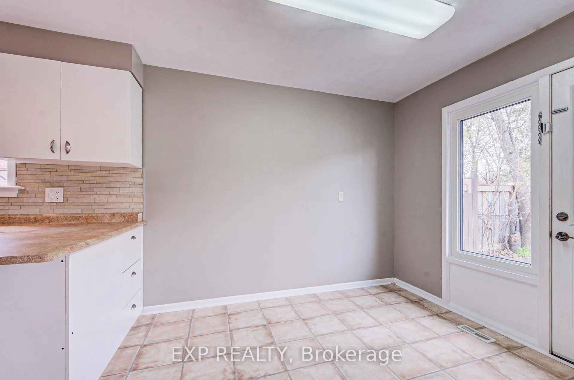 Photo 10 of 8 Sanford Crescent, Brampton, Northwood Park — HOMEH