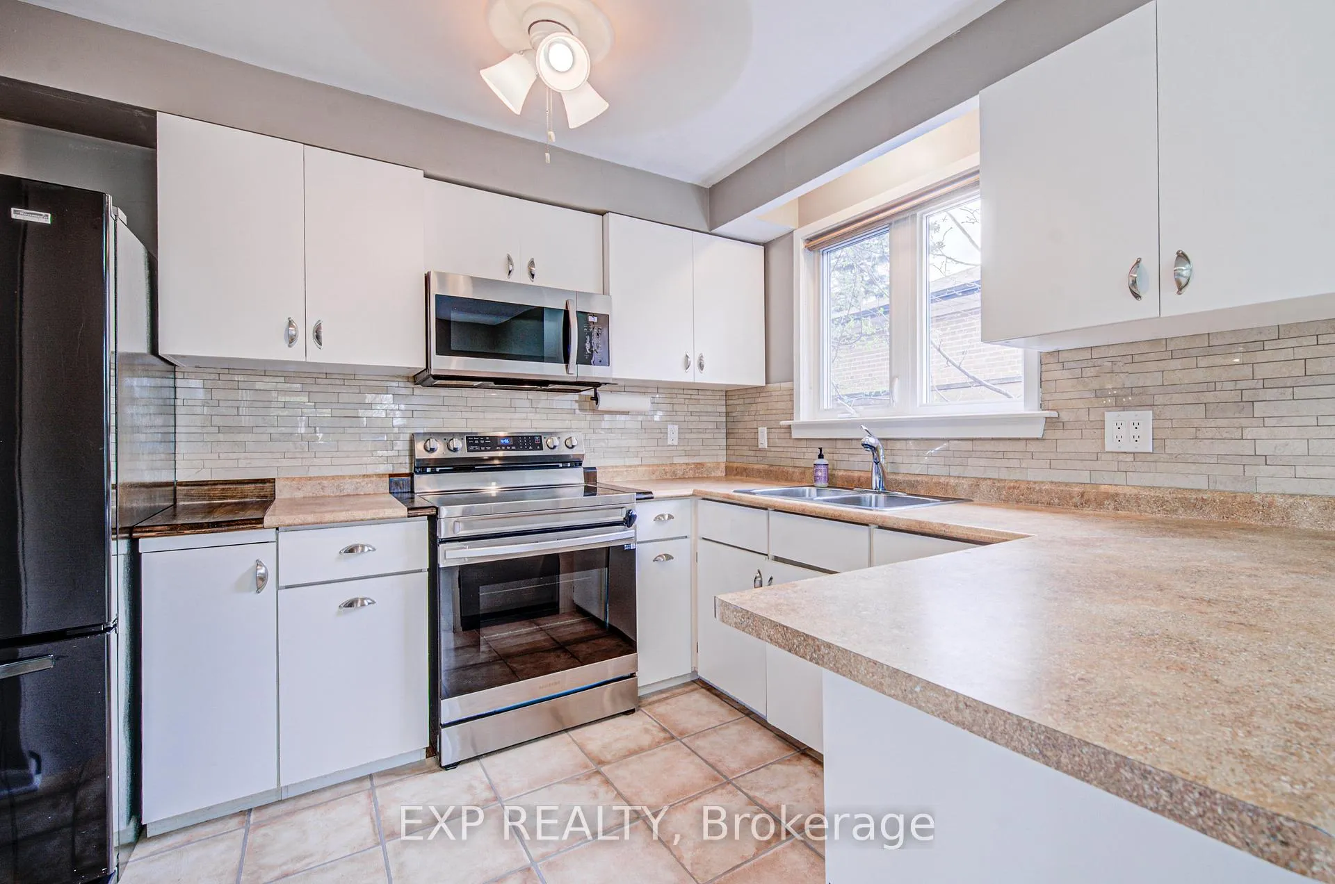 Photo 12 of 8 Sanford Crescent, Brampton, Northwood Park — HOMEH