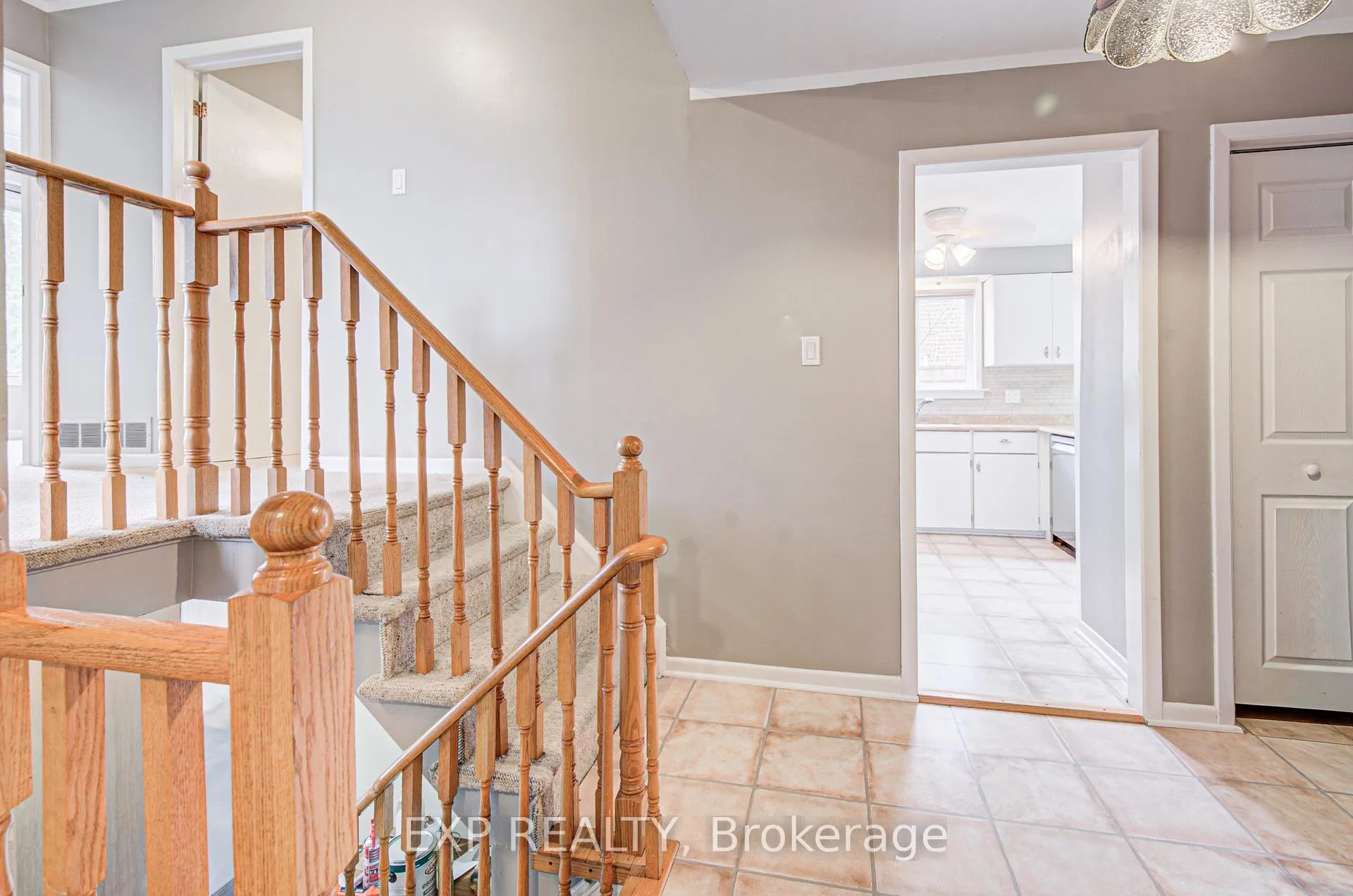 Photo 15 of 8 Sanford Crescent, Brampton, Northwood Park — HOMEH