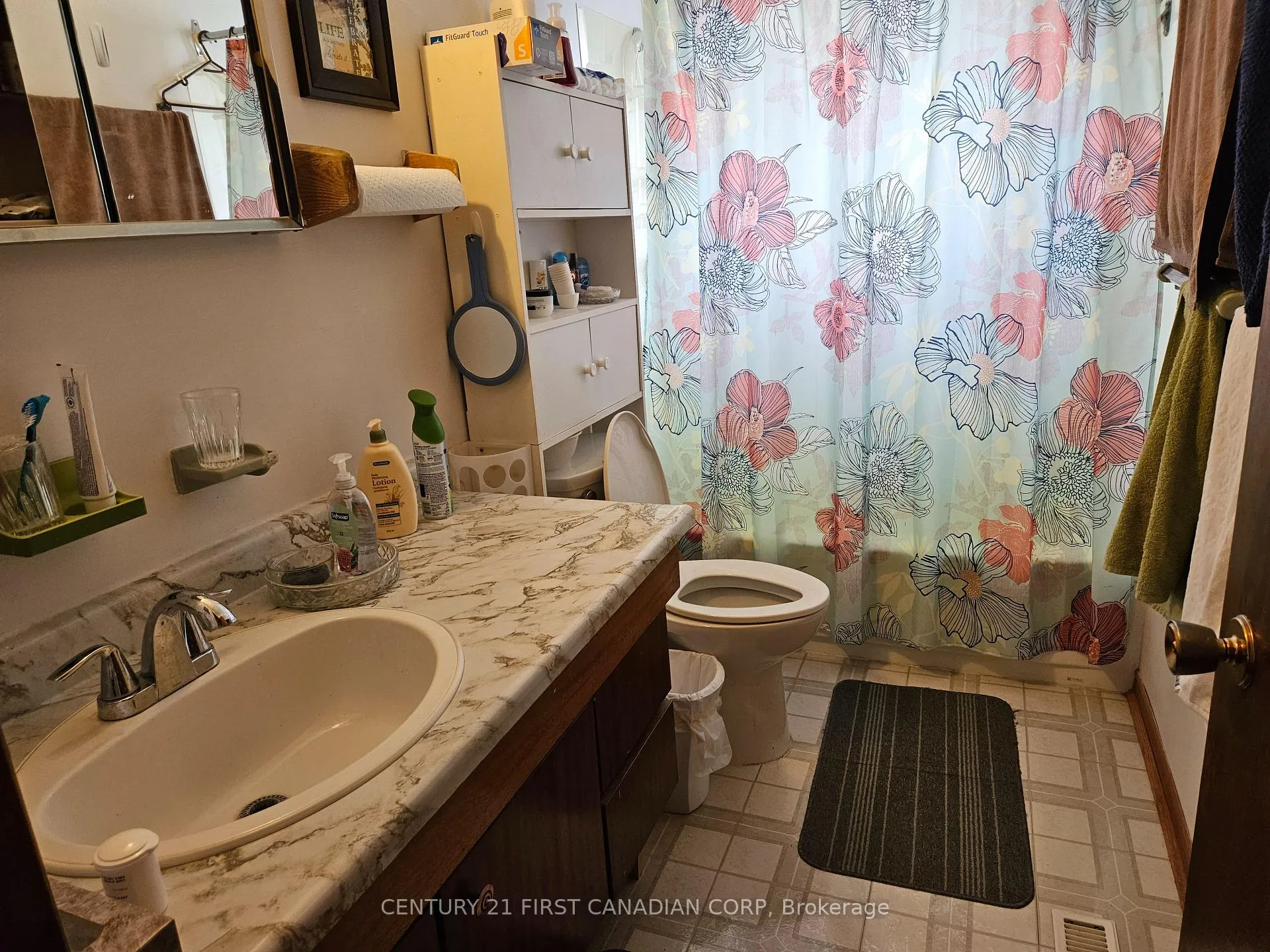 Photo 3 of 61 Alayne Crescent, London, South X — HOMEH
