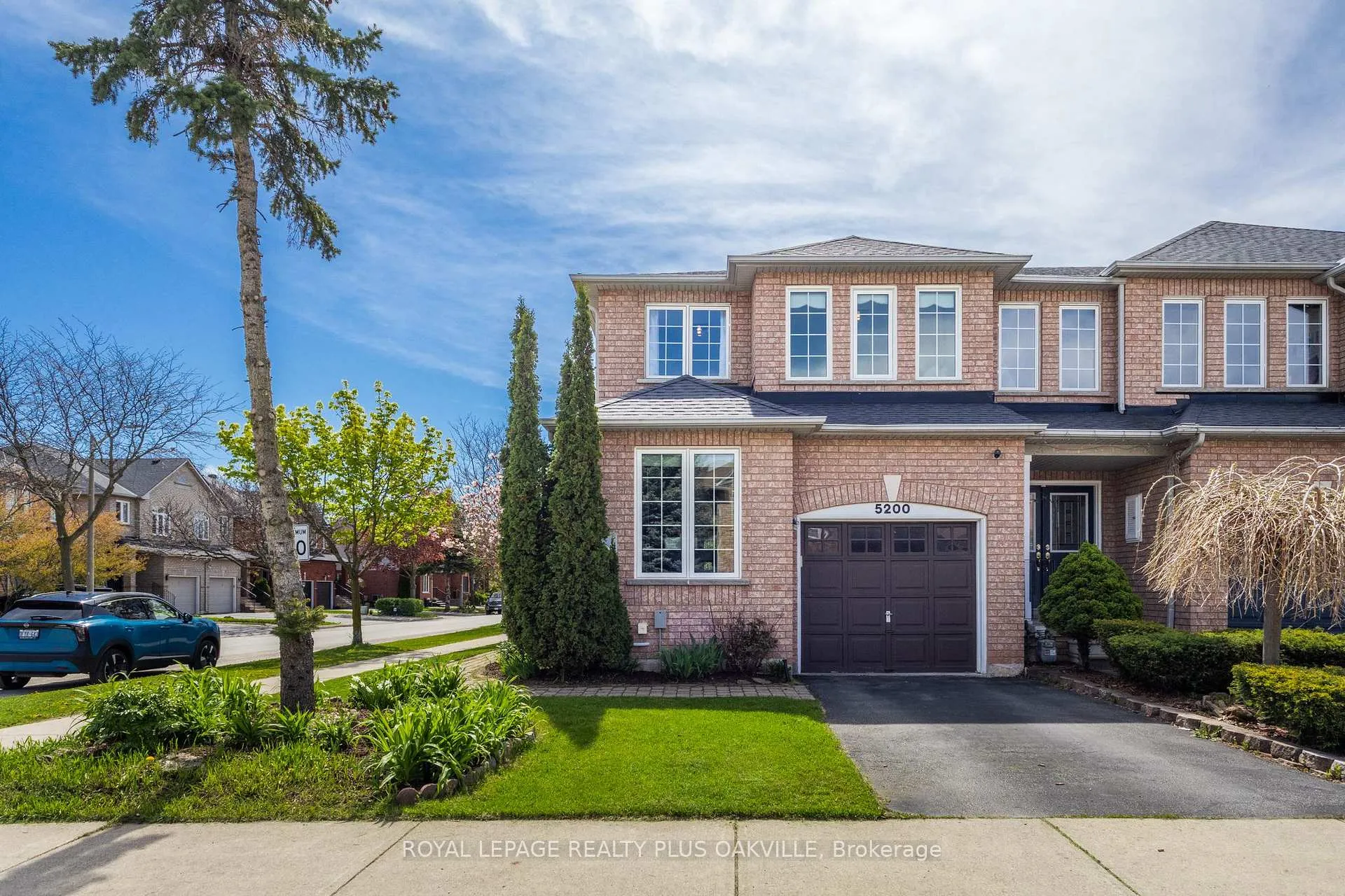 Photo 3 of 5200 Des Jardines Drive, Burlington, Uptown — HOMEH