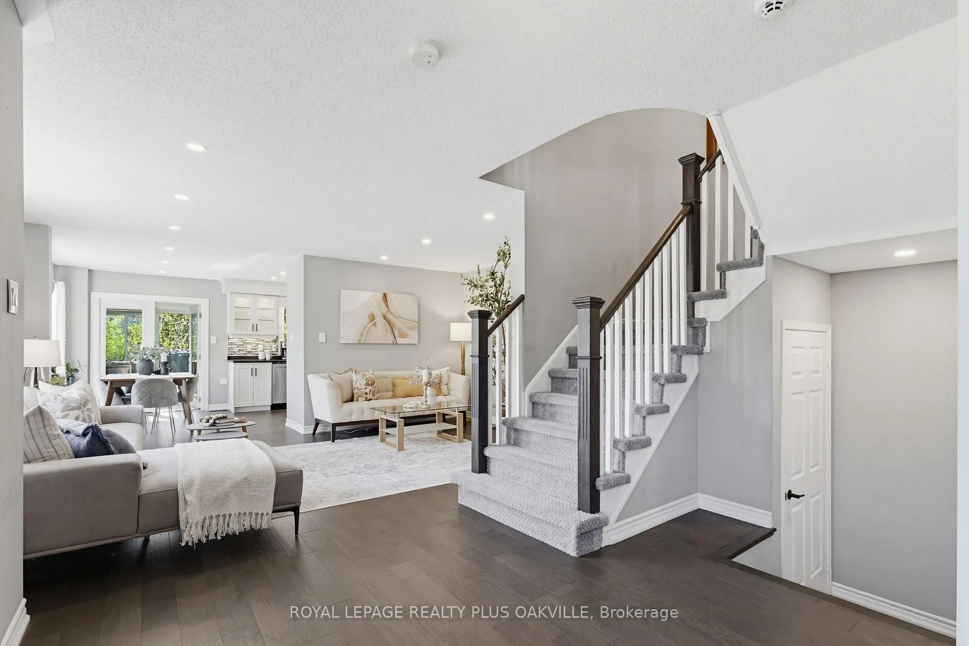 Photo 8 of 5200 Des Jardines Drive, Burlington, Uptown — HOMEH