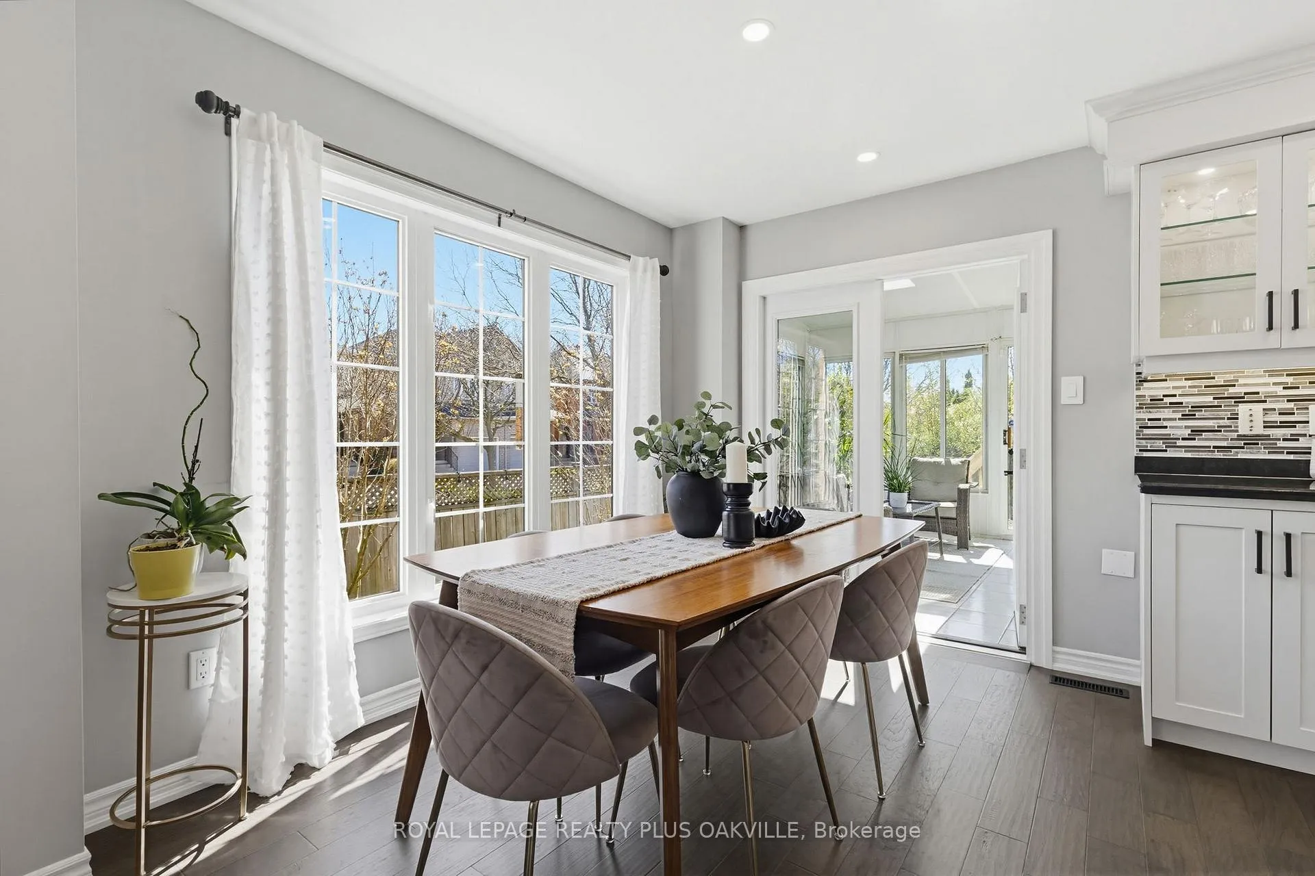 Photo 13 of 5200 Des Jardines Drive, Burlington, Uptown — HOMEH