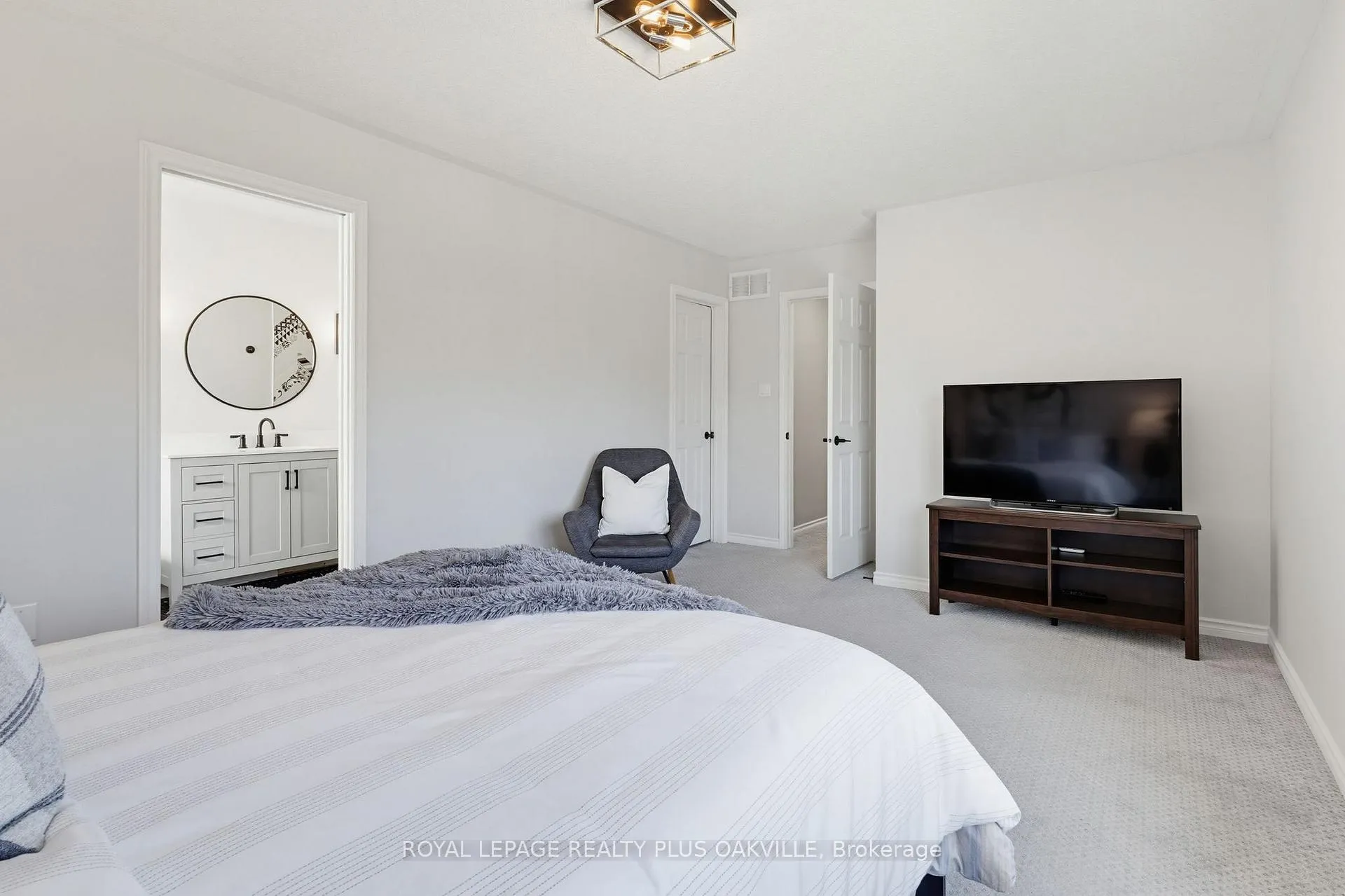 Photo 24 of 5200 Des Jardines Drive, Burlington, Uptown — HOMEH