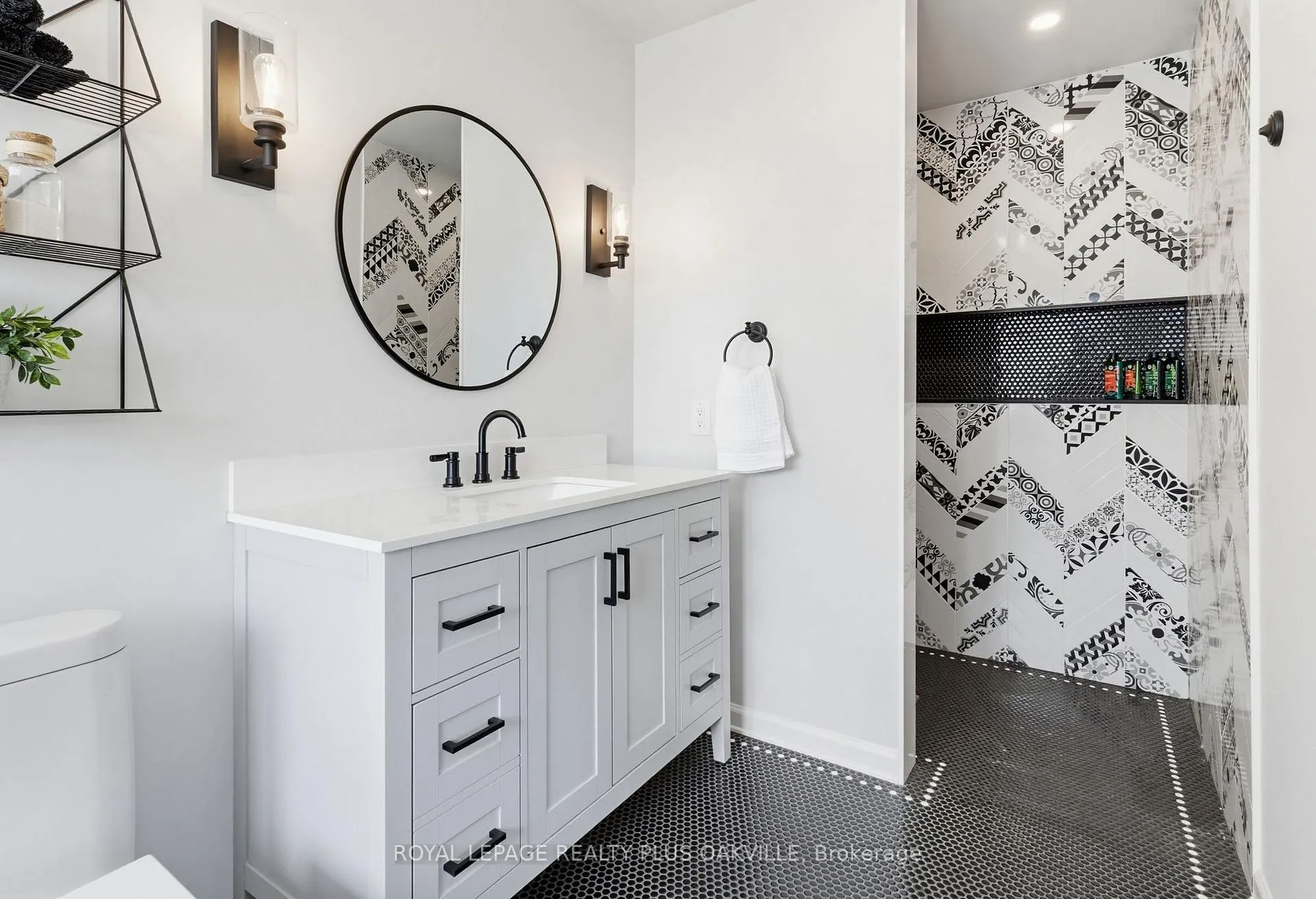 Photo 25 of 5200 Des Jardines Drive, Burlington, Uptown — HOMEH