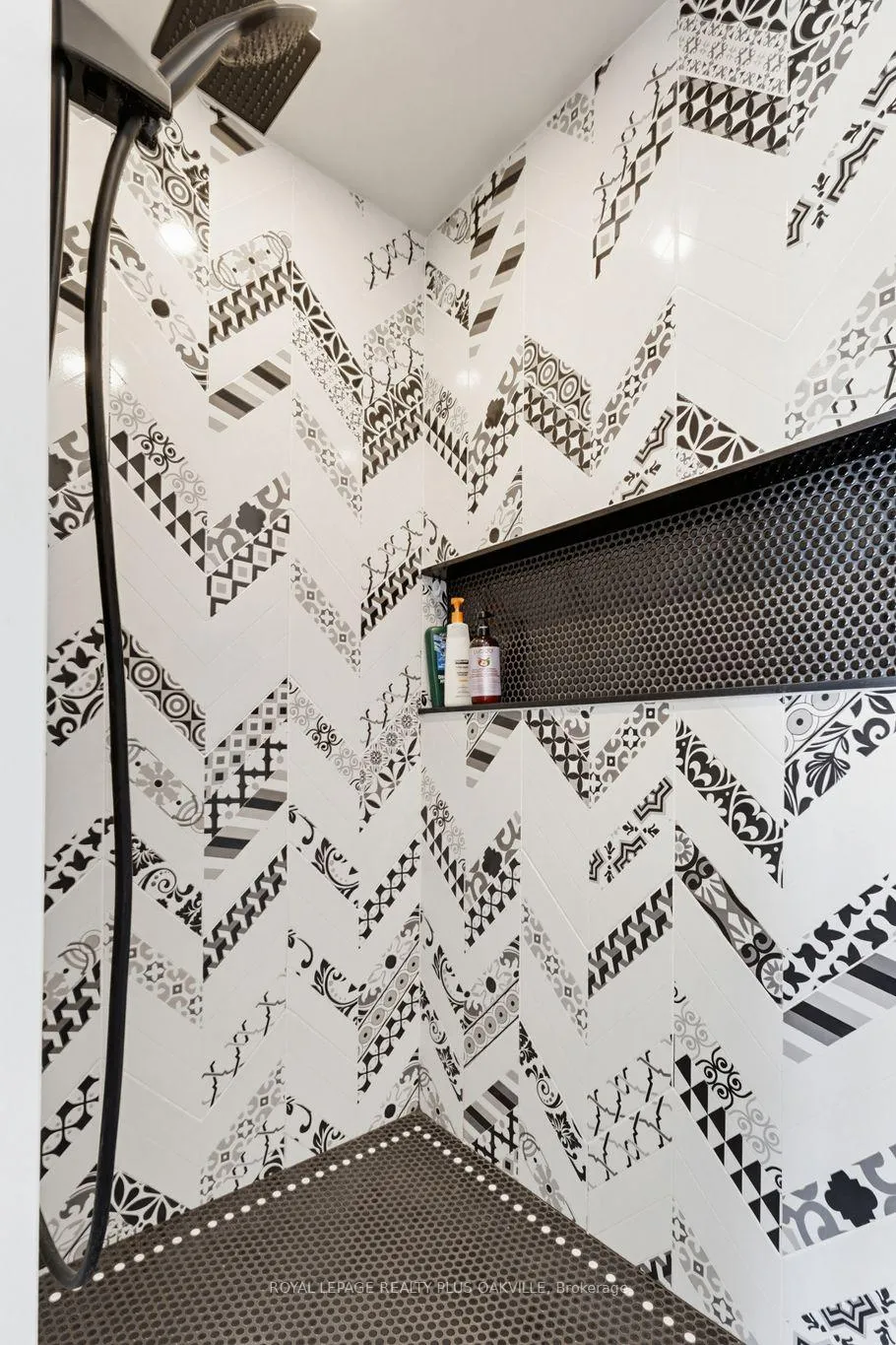 Photo 26 of 5200 Des Jardines Drive, Burlington, Uptown — HOMEH