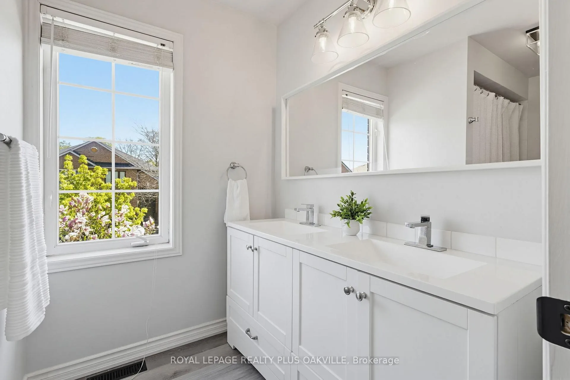 Photo 30 of 5200 Des Jardines Drive, Burlington, Uptown — HOMEH