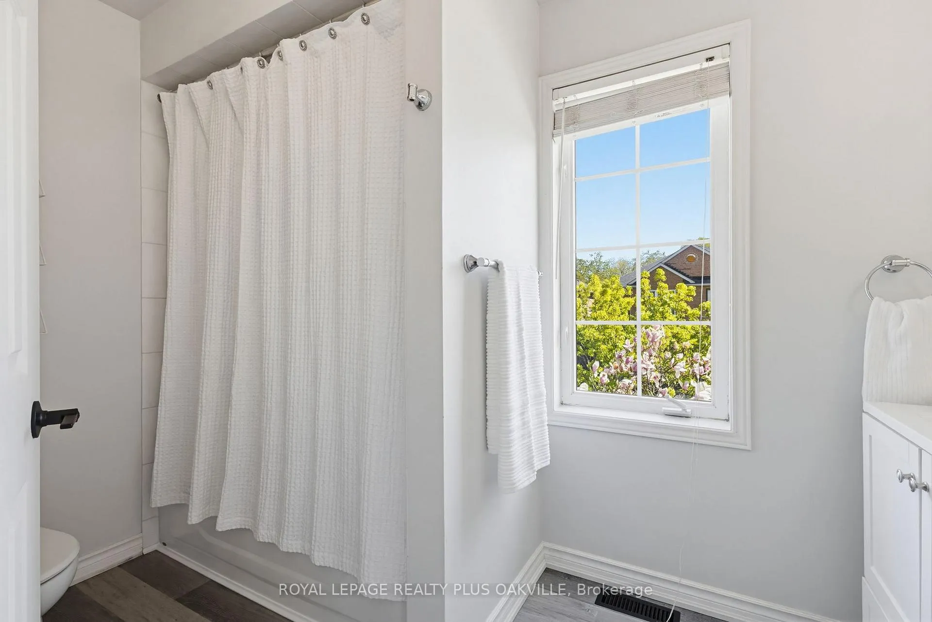 Photo 31 of 5200 Des Jardines Drive, Burlington, Uptown — HOMEH