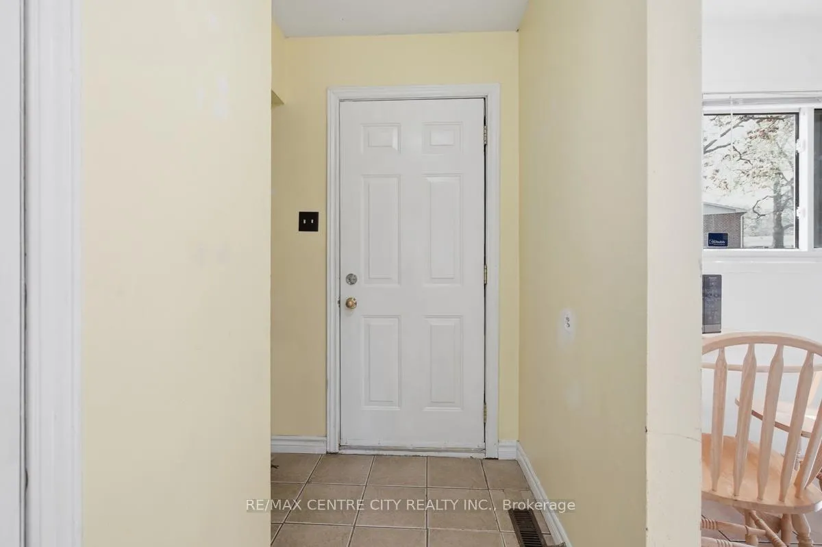 Photo 3 of 565 Griffith Street, London, South K — HOMEH