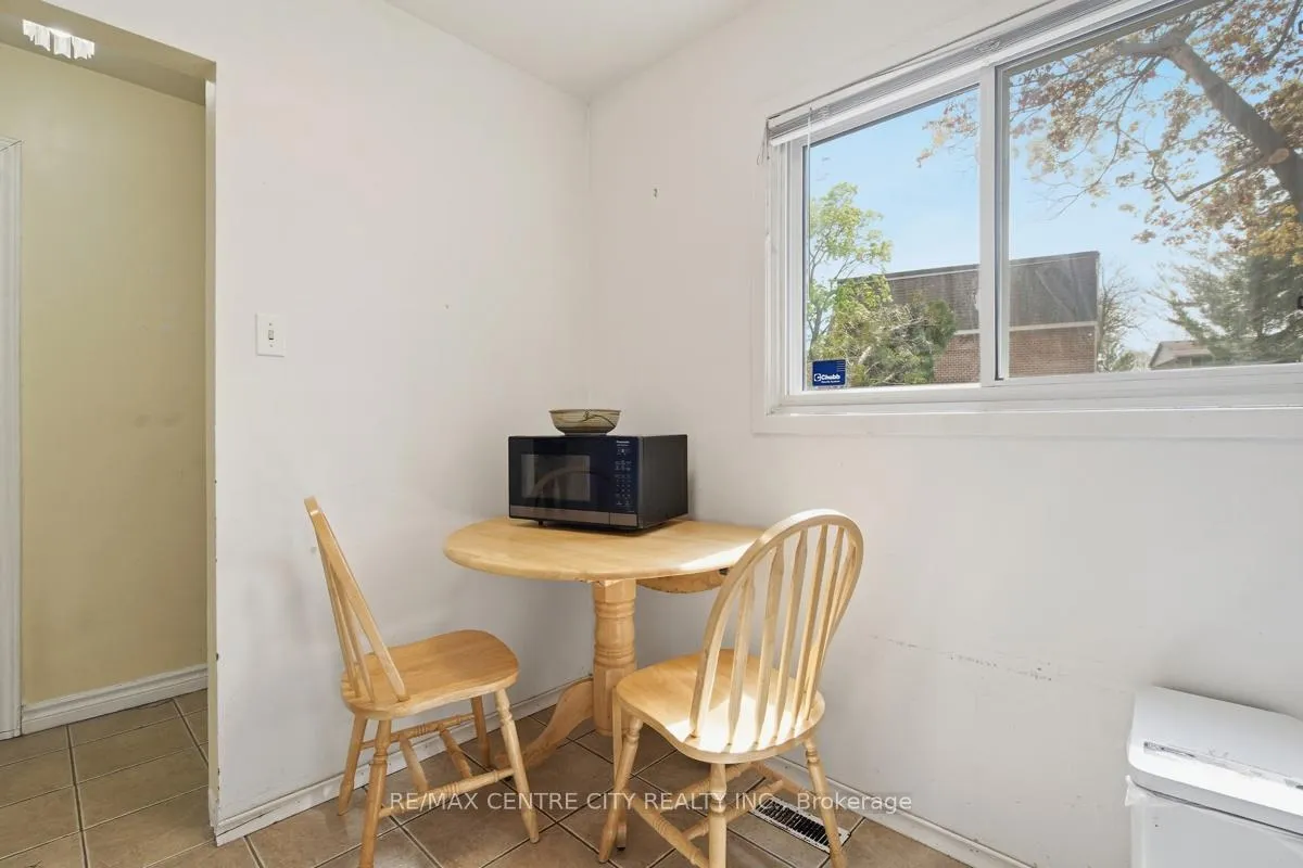 Photo 7 of 565 Griffith Street, London, South K — HOMEH