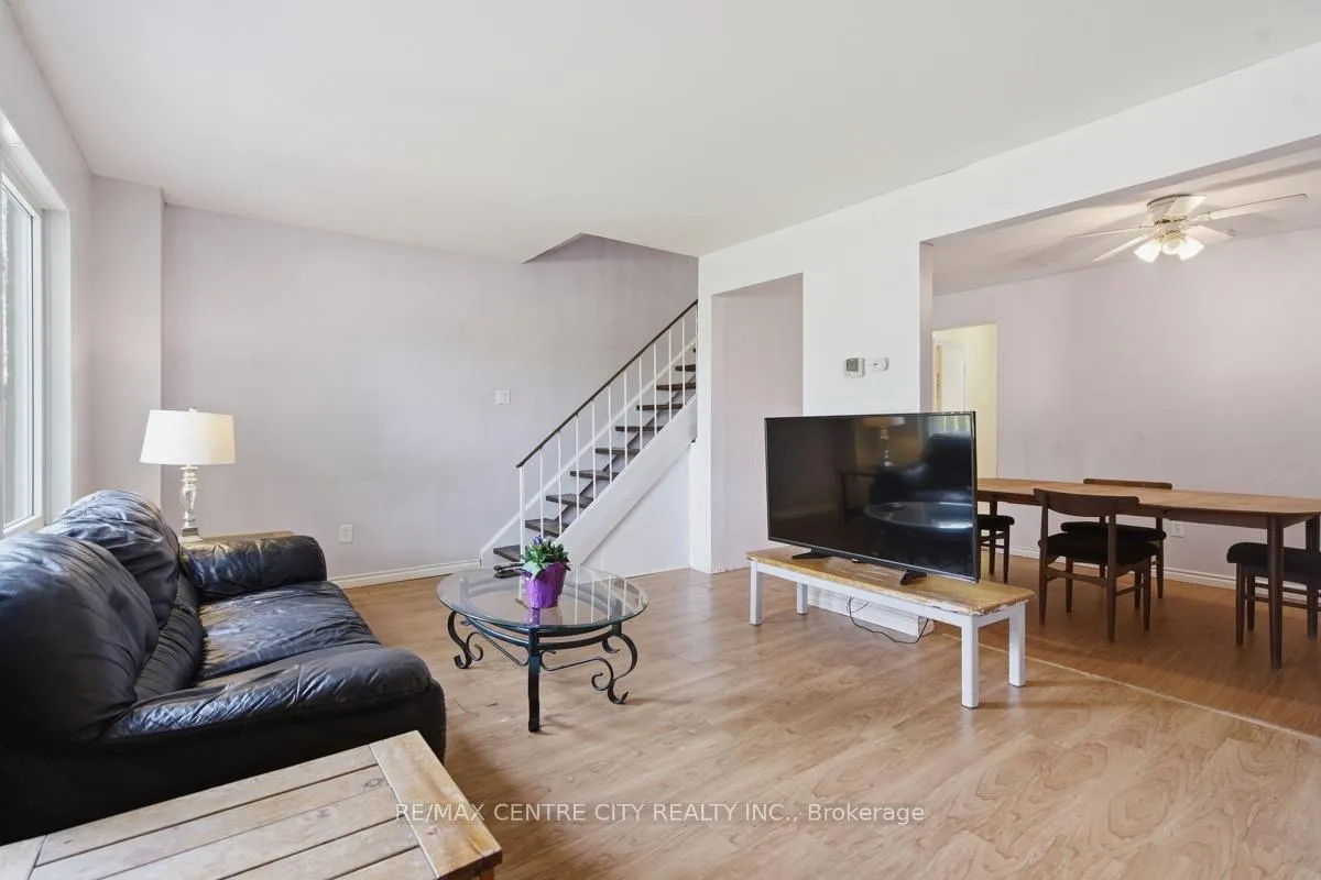 Photo 9 of 565 Griffith Street, London, South K — HOMEH