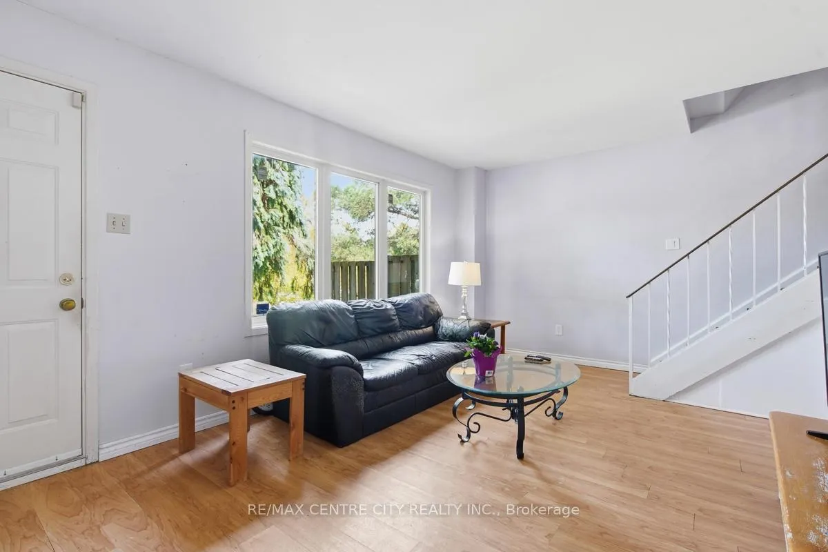 Photo 10 of 565 Griffith Street, London, South K — HOMEH