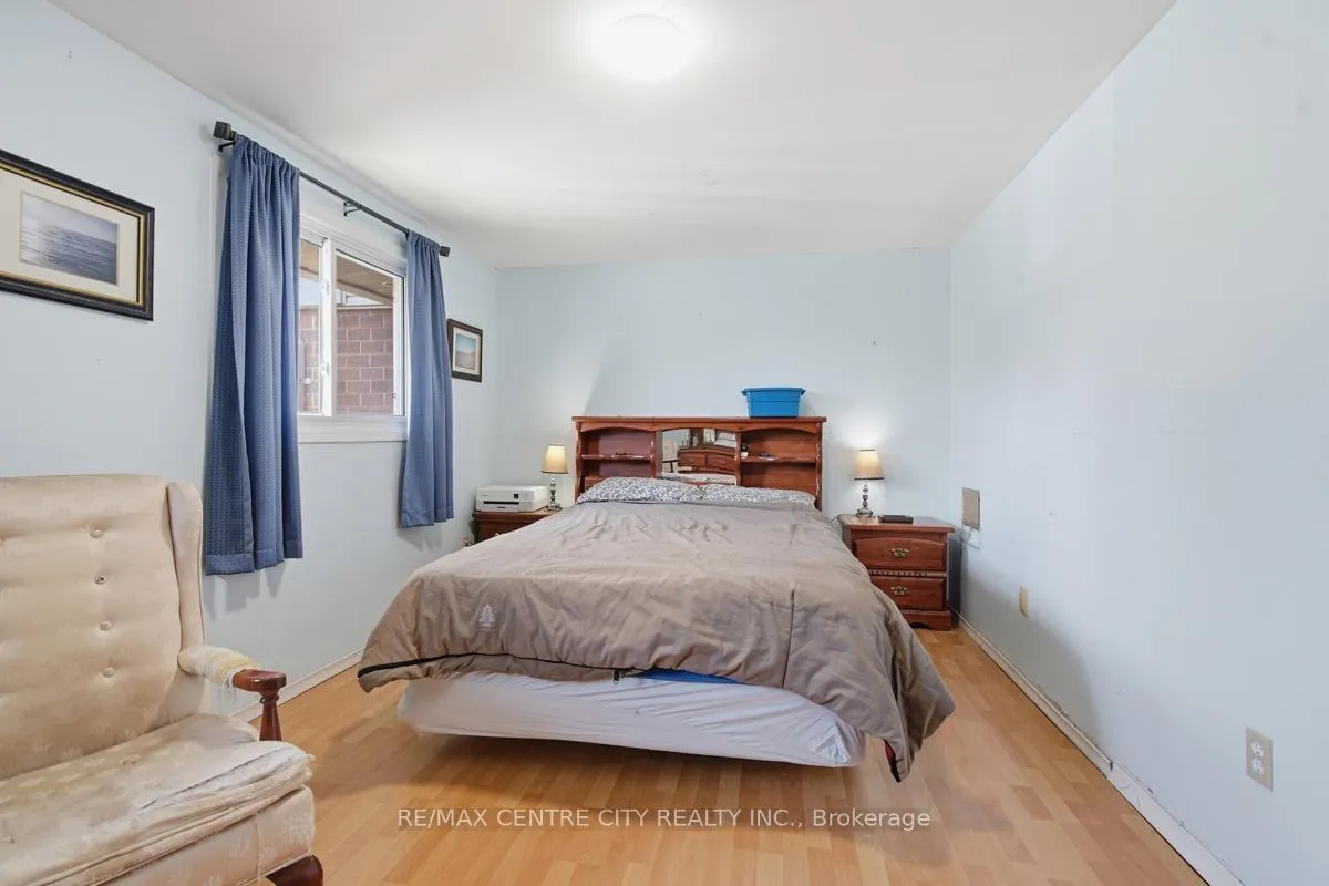Photo 15 of 565 Griffith Street, London, South K — HOMEH