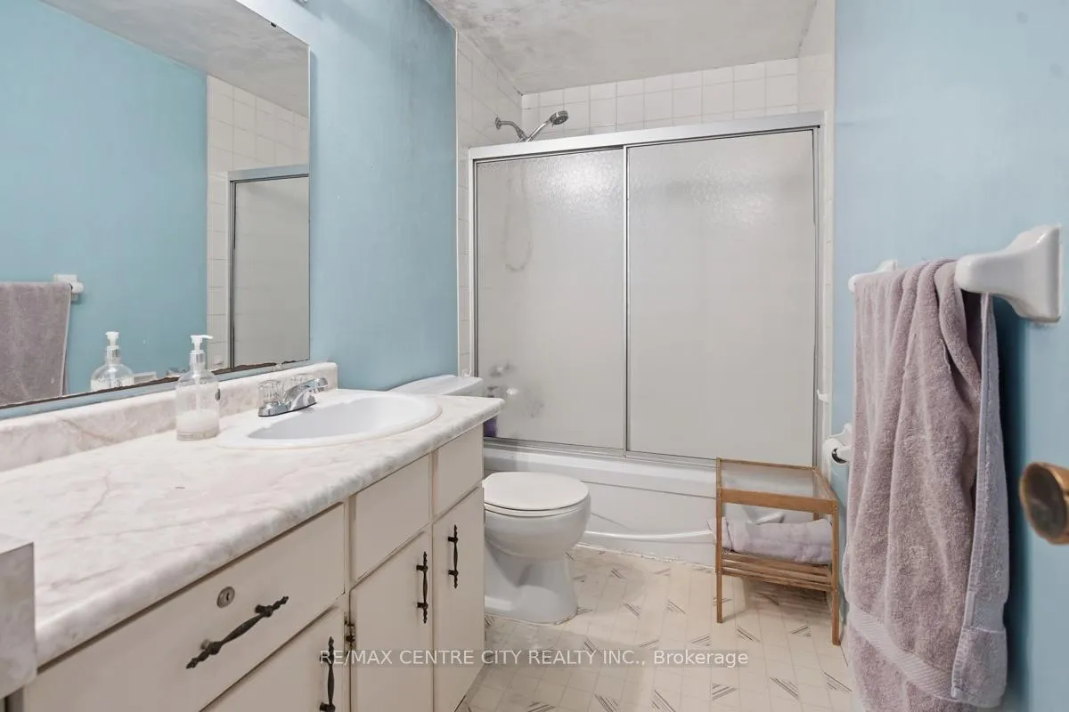 Photo 17 of 565 Griffith Street, London, South K — HOMEH