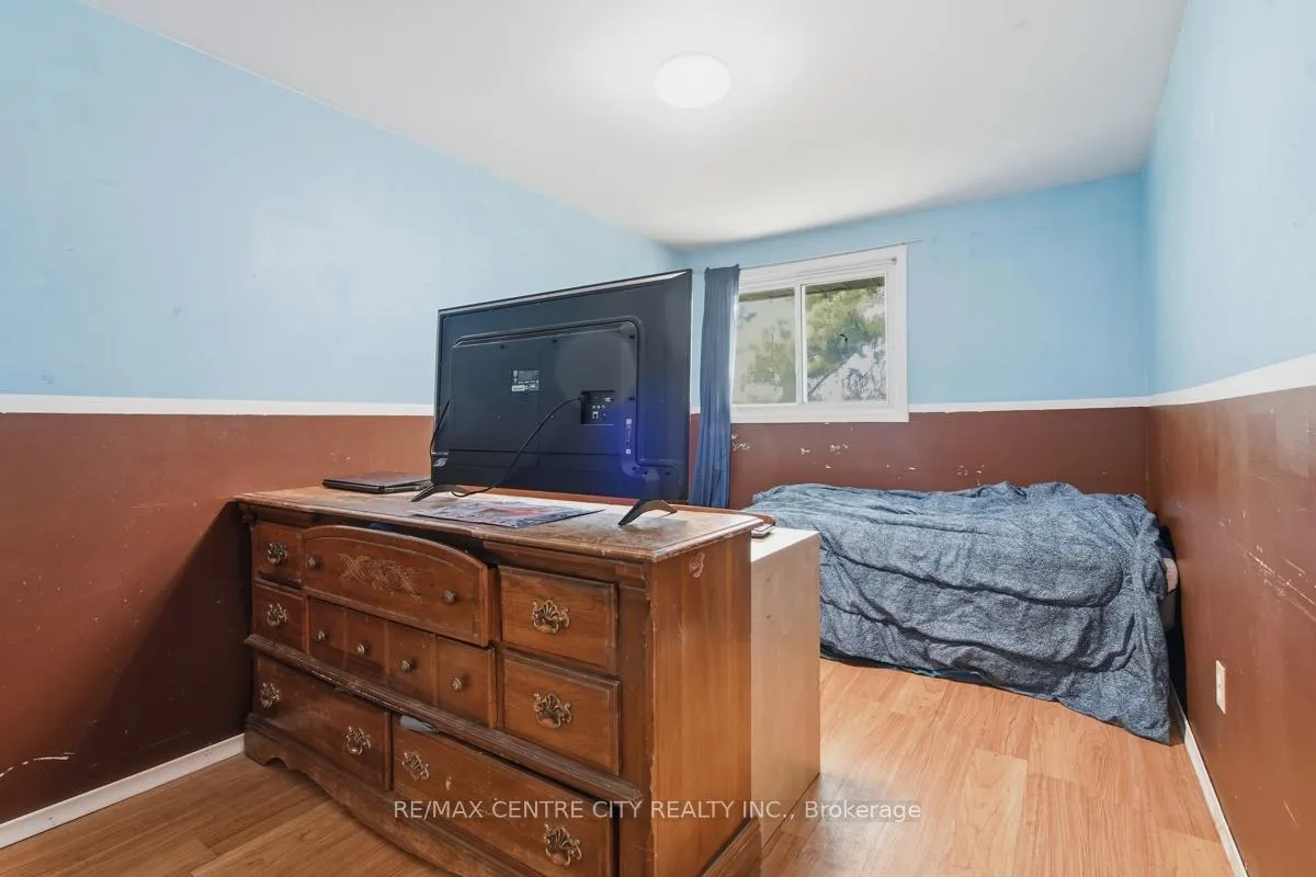 Photo 18 of 565 Griffith Street, London, South K — HOMEH