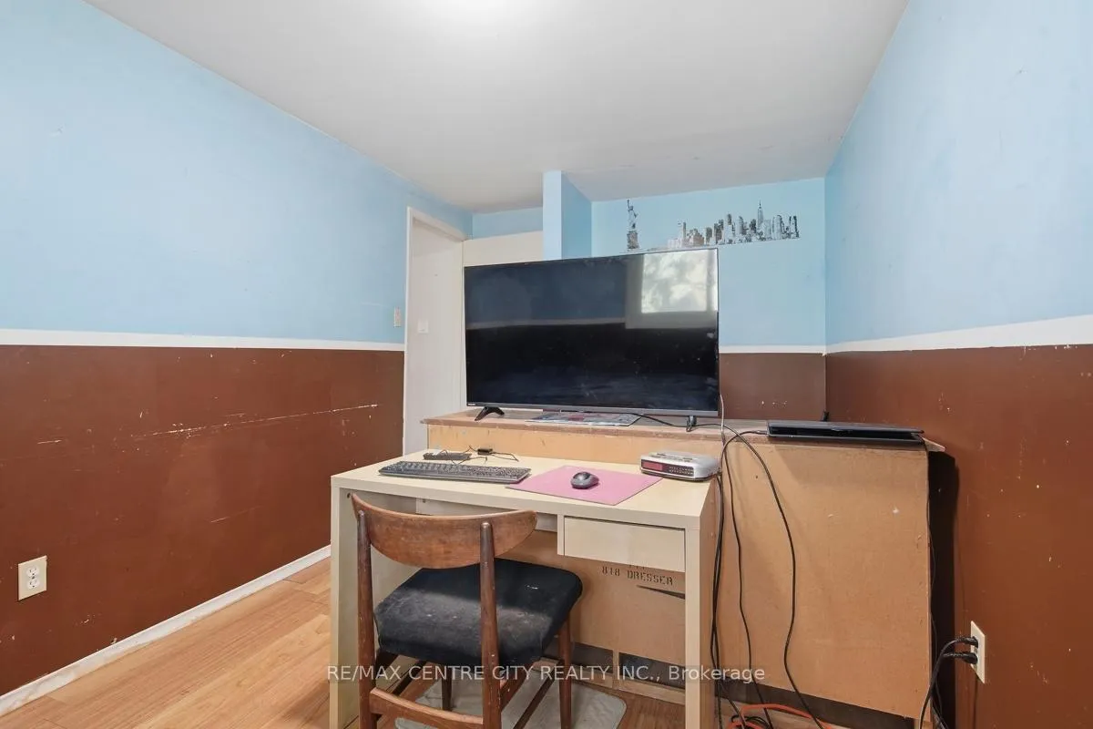 Photo 19 of 565 Griffith Street, London, South K — HOMEH