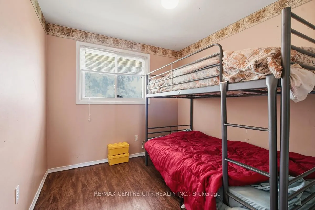 Photo 21 of 565 Griffith Street, London, South K — HOMEH