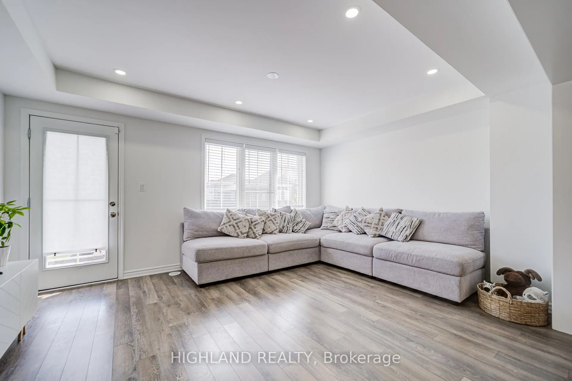 Photo 10 of 283 Murlock Heights, Milton, Ford — HOMEH