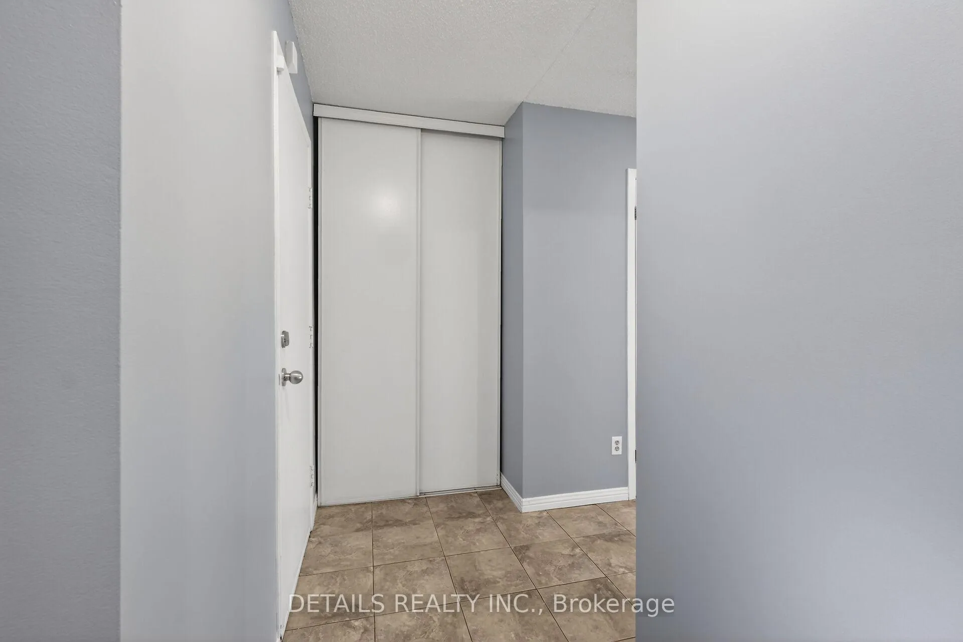 Photo 9 of Unit 43, 23 Clifford Private, Ottawa, Hunt Club Park — HOMEH