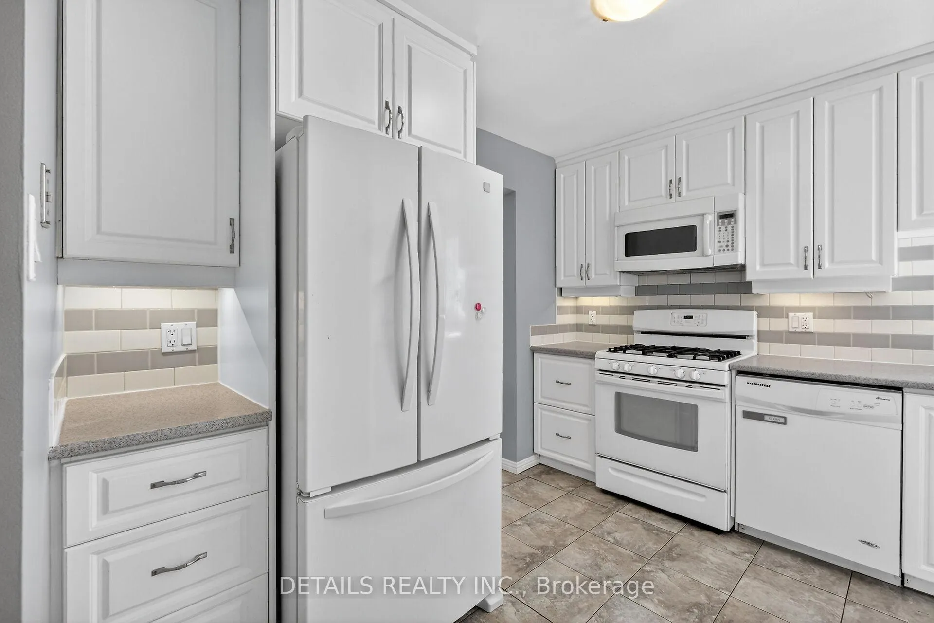 Photo 13 of Unit 43, 23 Clifford Private, Ottawa, Hunt Club Park — HOMEH