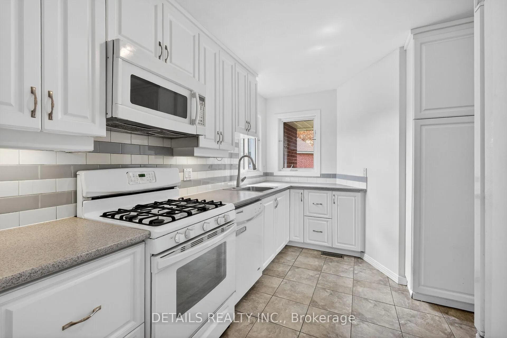 Photo 14 of Unit 43, 23 Clifford Private, Ottawa, Hunt Club Park — HOMEH