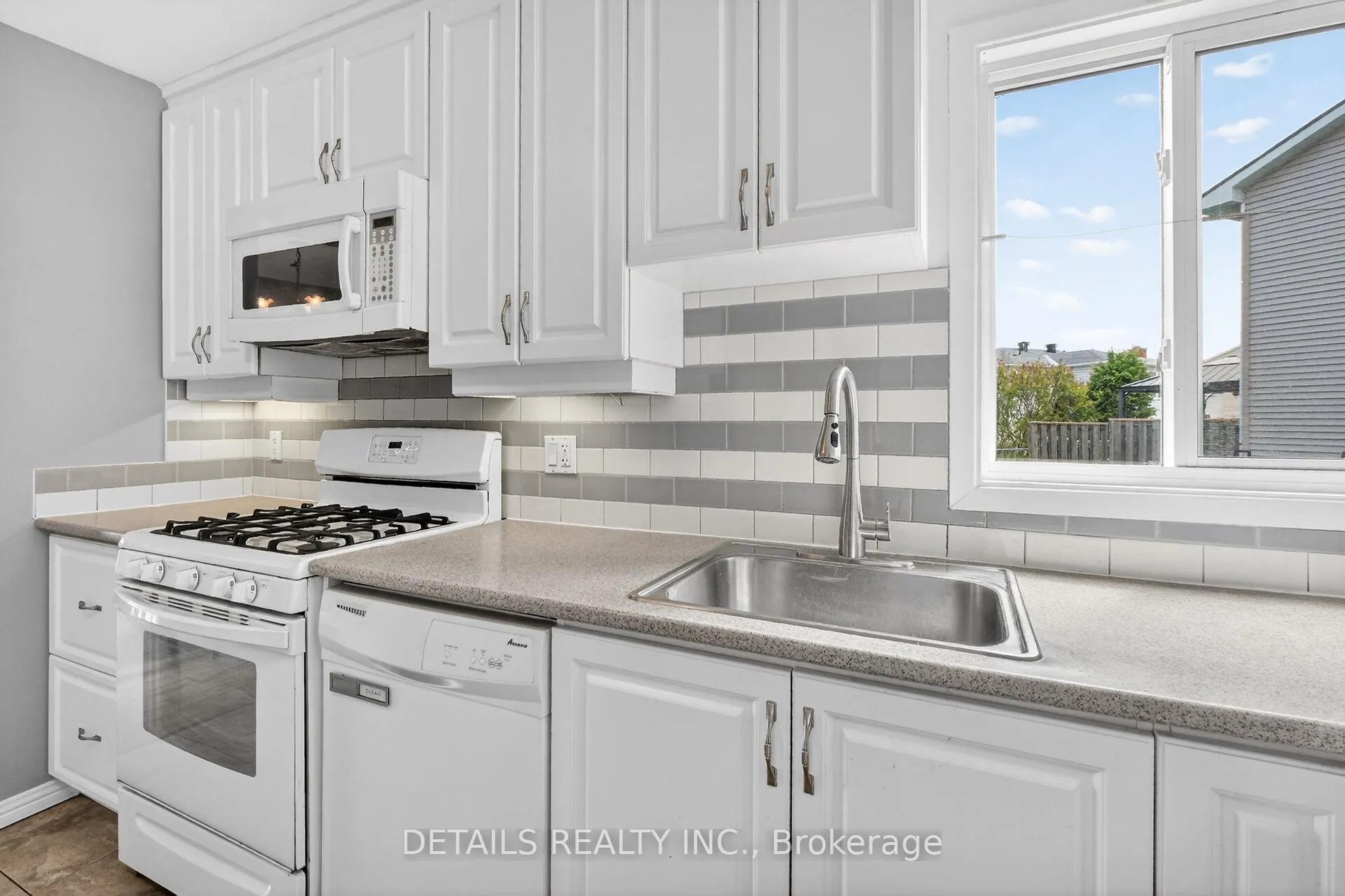 Photo 15 of Unit 43, 23 Clifford Private, Ottawa, Hunt Club Park — HOMEH