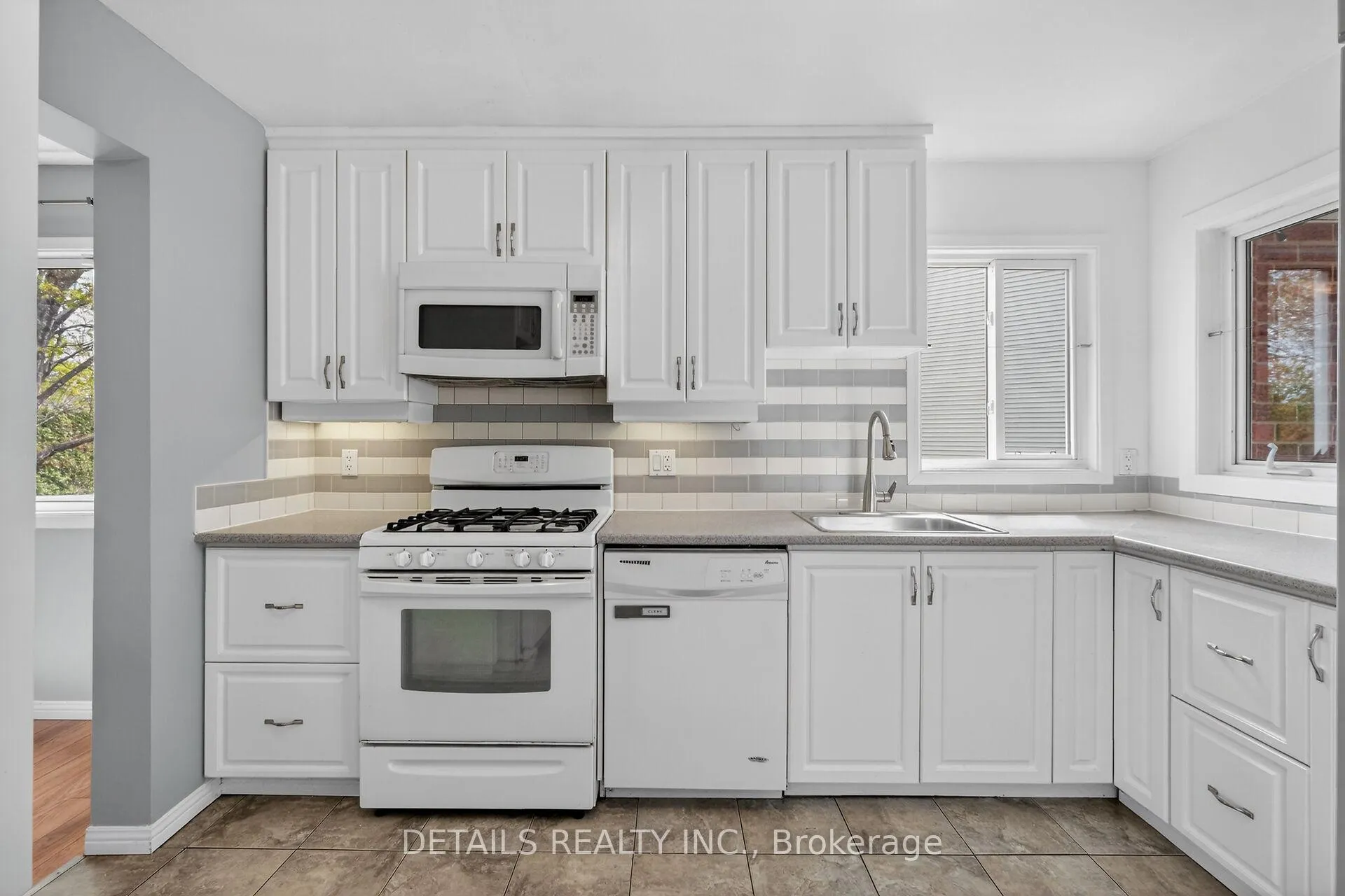 Photo 17 of Unit 43, 23 Clifford Private, Ottawa, Hunt Club Park — HOMEH