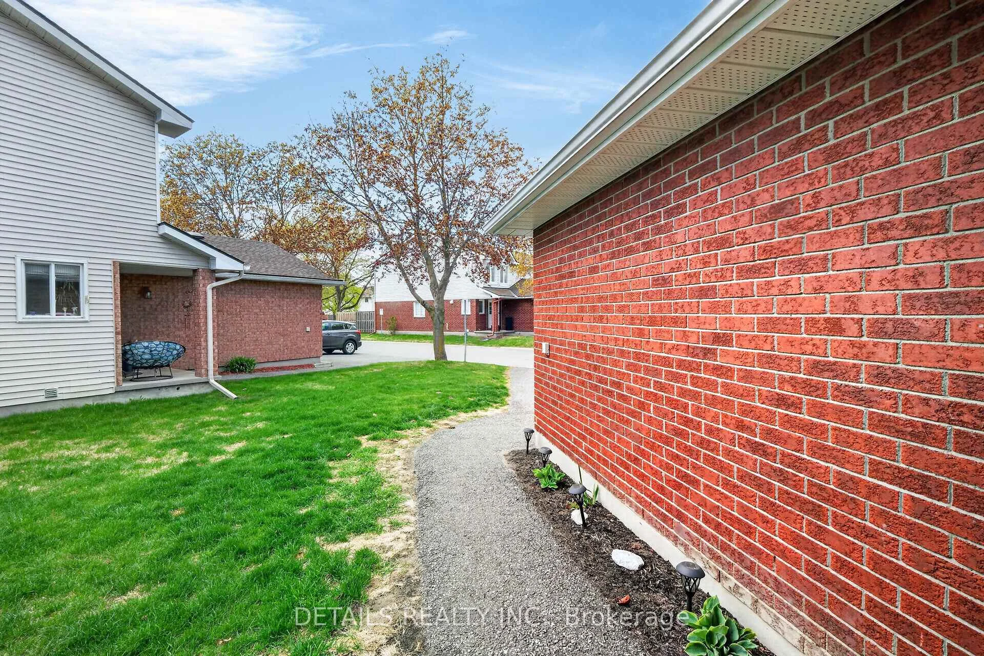 Photo 6 of Unit 43, 23 Clifford Private, Ottawa, Hunt Club Park — HOMEH