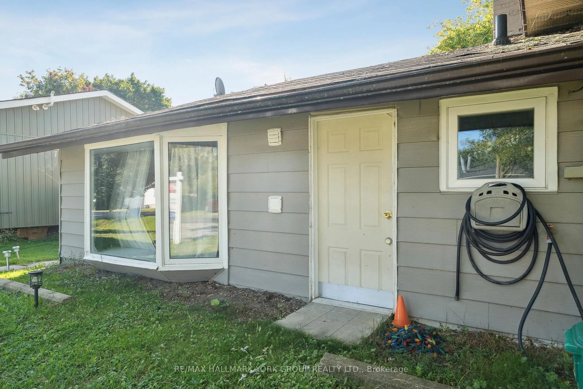 Photo 2 of Unit (East), 351 Winnifred Drive, Georgina, Keswick South — HOMEH