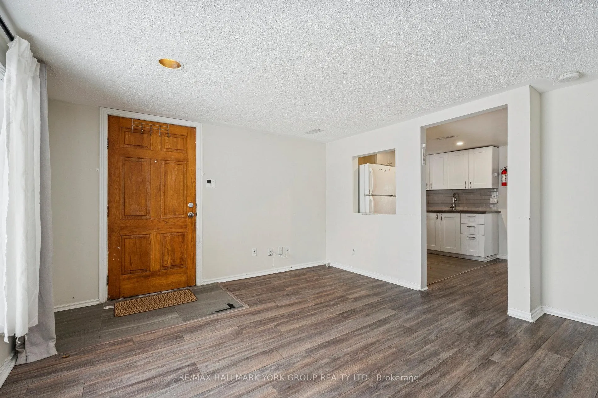 Photo 3 of Unit (East), 351 Winnifred Drive, Georgina, Keswick South — HOMEH