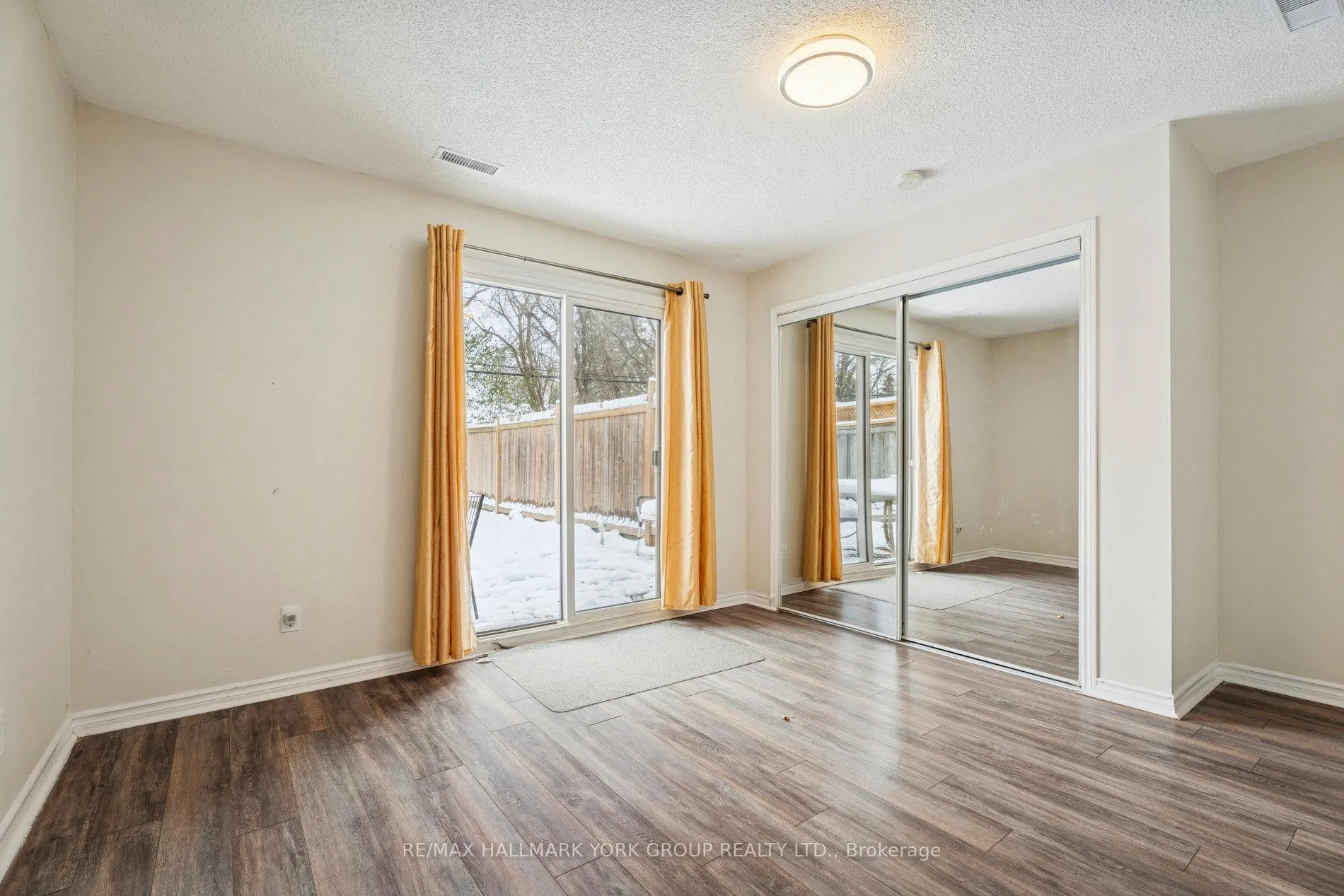 Photo 9 of Unit (East), 351 Winnifred Drive, Georgina, Keswick South — HOMEH