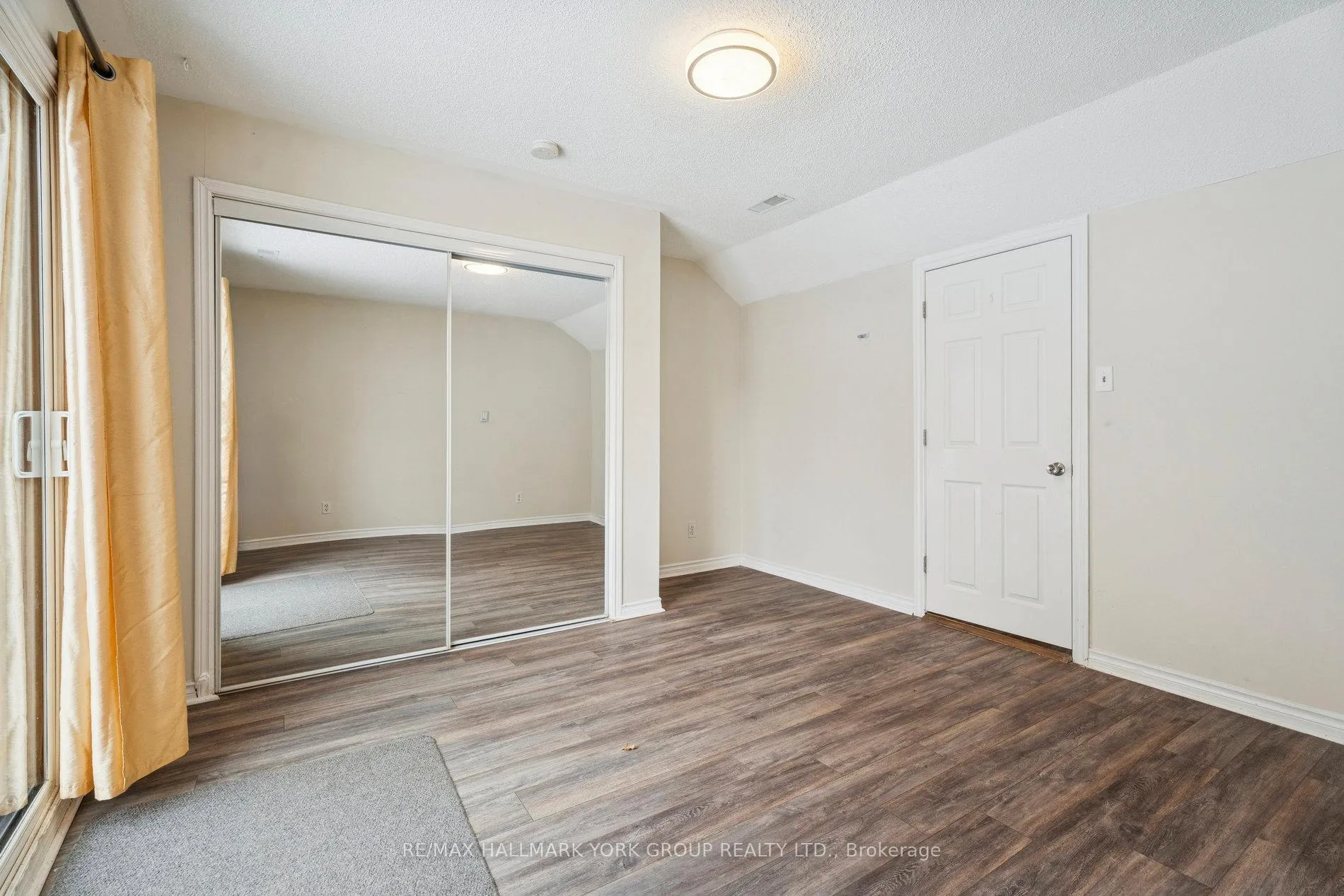 Photo 10 of Unit (East), 351 Winnifred Drive, Georgina, Keswick South — HOMEH