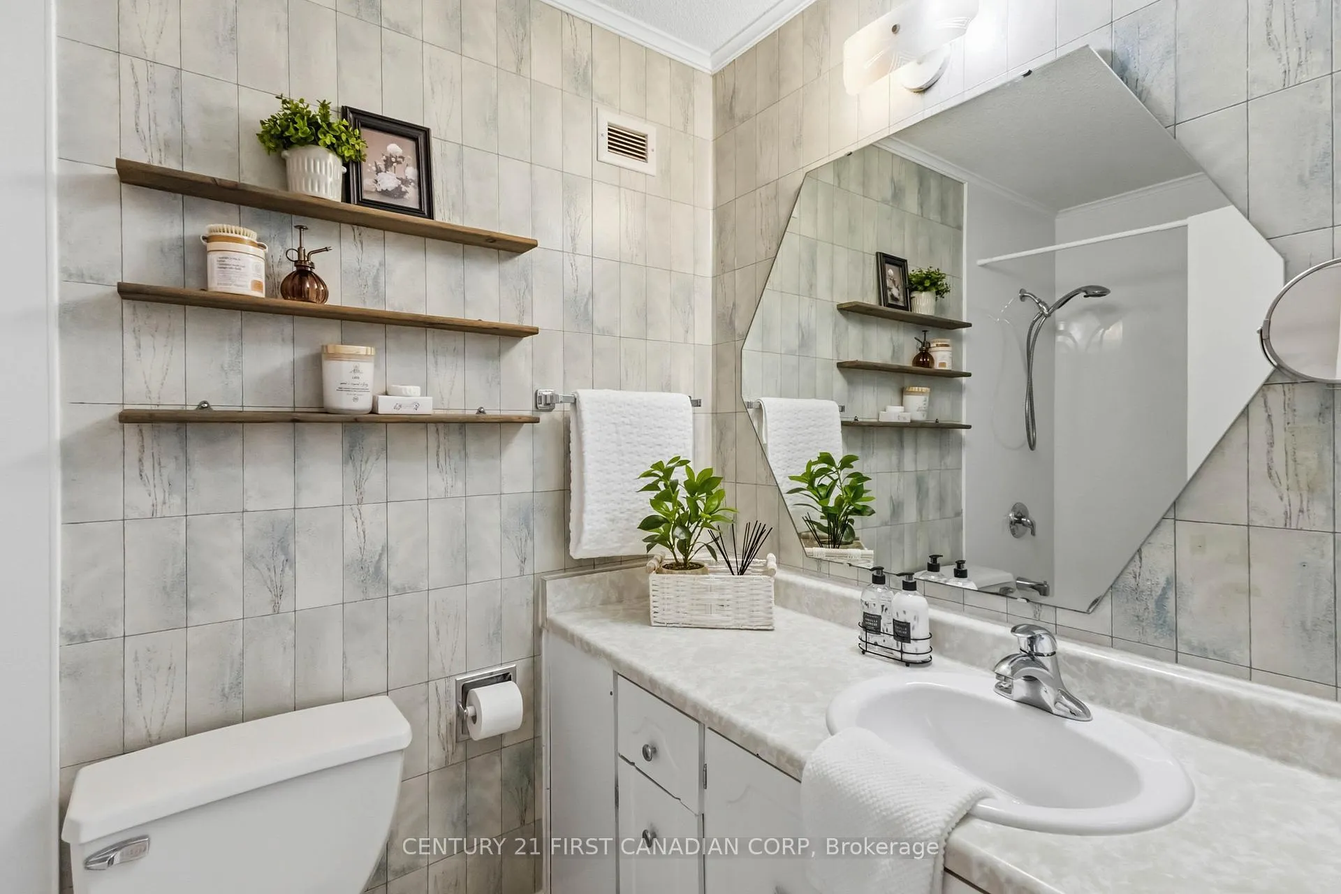 Photo 34 of 731 Wilkins Street, London, South R — HOMEH