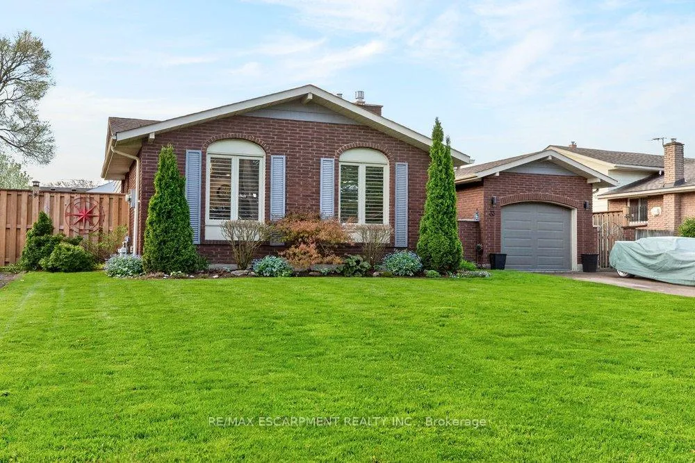 Photo 2 of 33 Via Dell Monte Street, St. Catharines, Burleigh Hill — HOMEH
