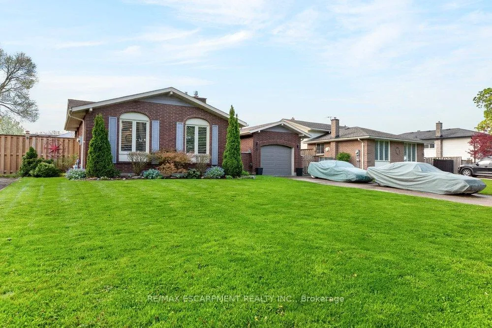 Photo 3 of 33 Via Dell Monte Street, St. Catharines, Burleigh Hill — HOMEH