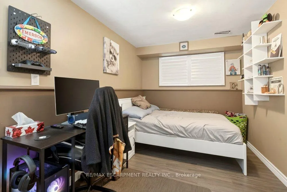 Photo 15 of 33 Via Dell Monte Street, St. Catharines, Burleigh Hill — HOMEH
